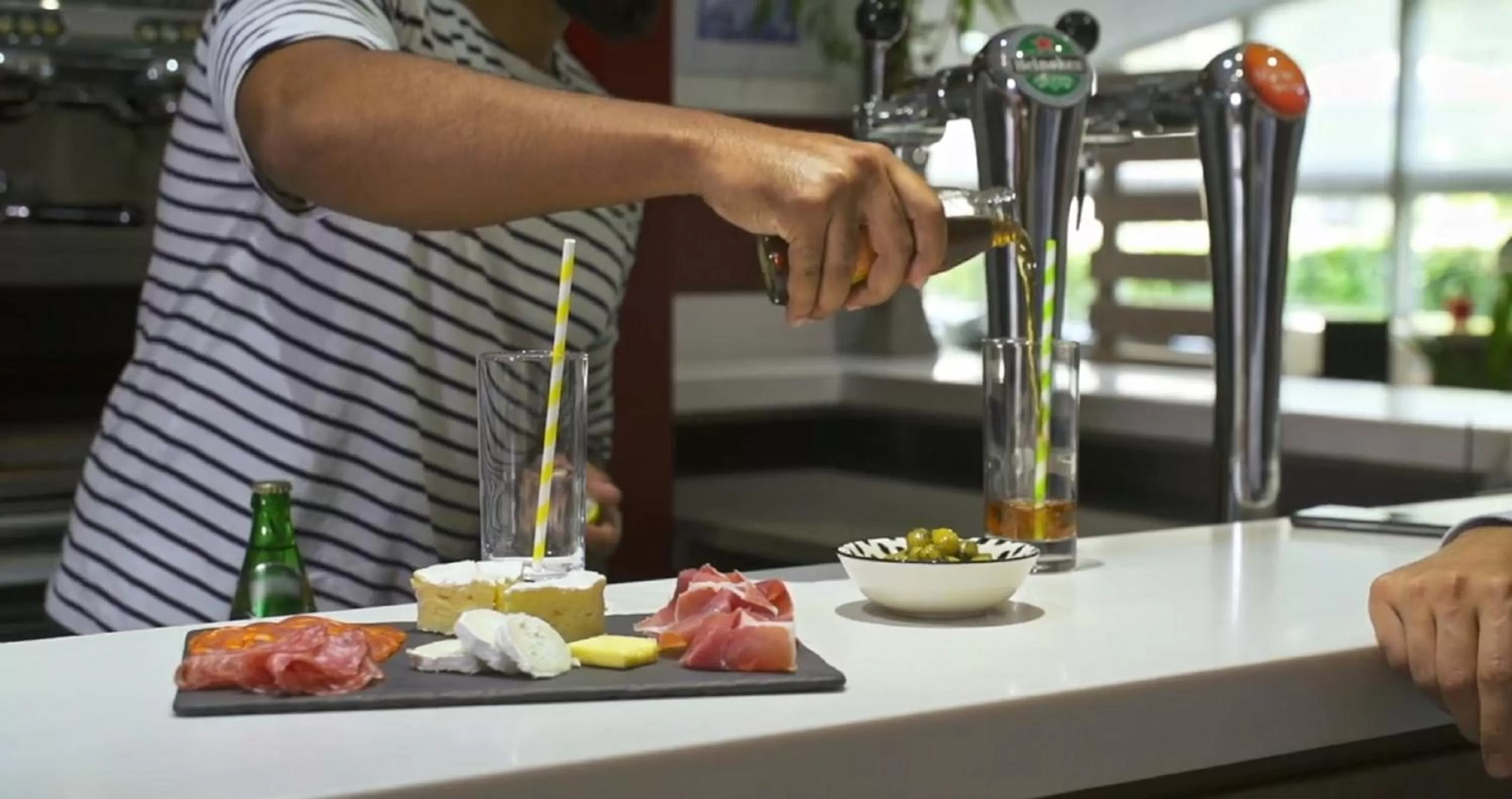 Lounge or bar in Campanile Paris Ouest - Gennevilliers Barbanniers