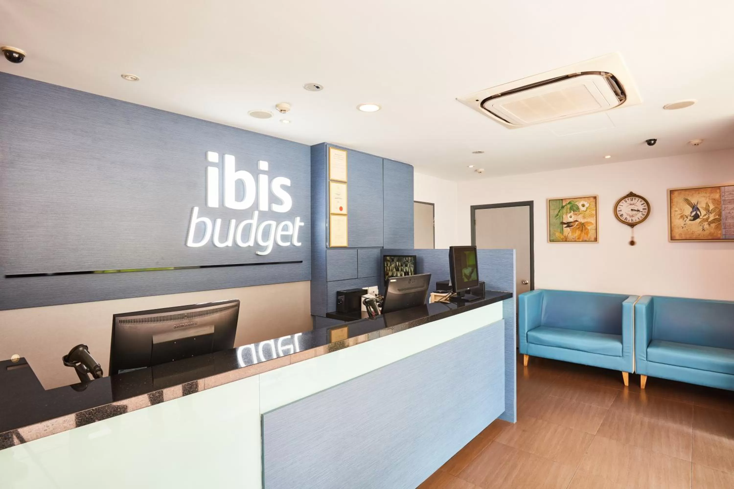 Lobby or reception in ibis budget Singapore Sapphire