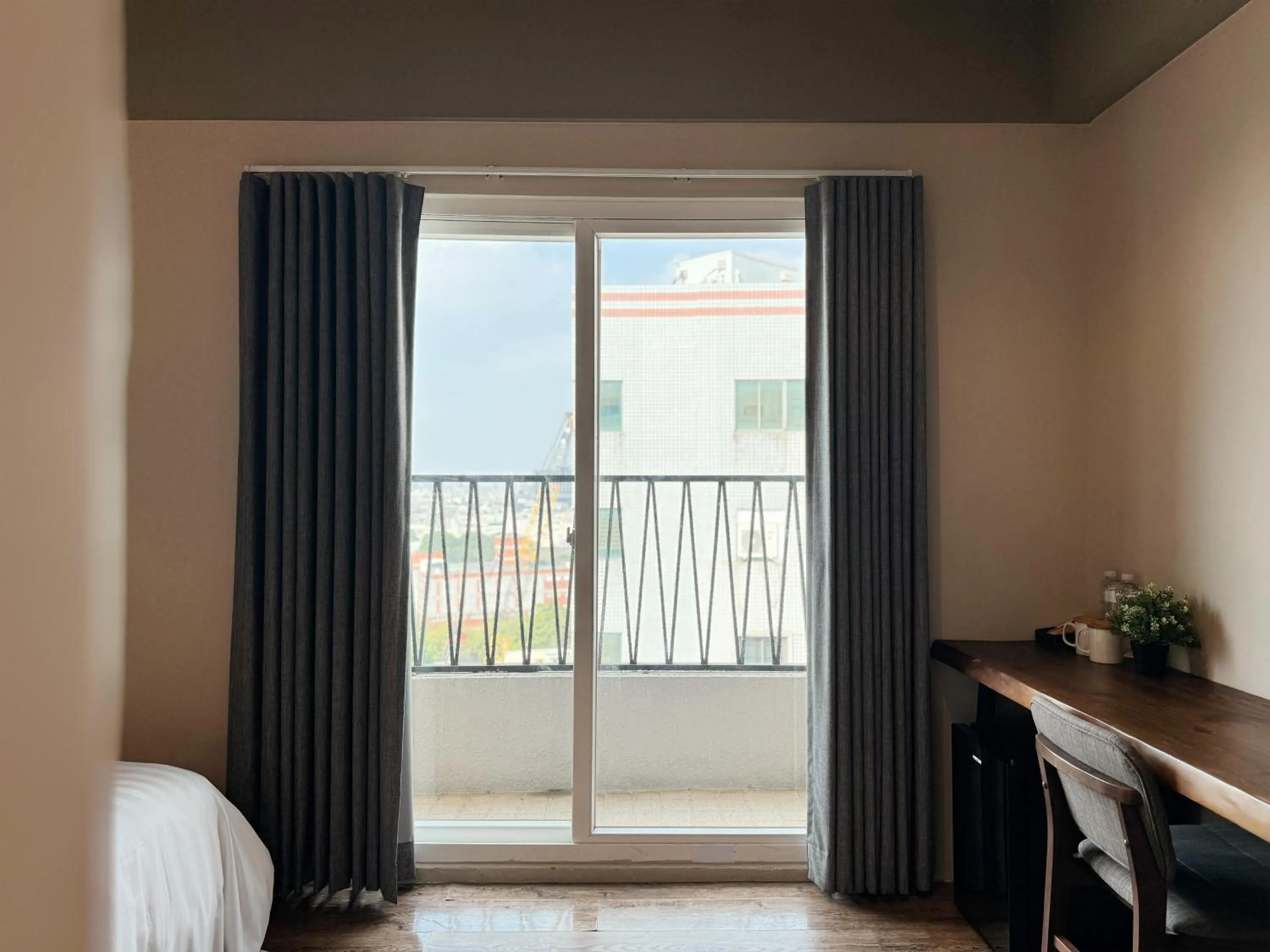 Photo of the whole room in Old School - Nan Fun House Hotel