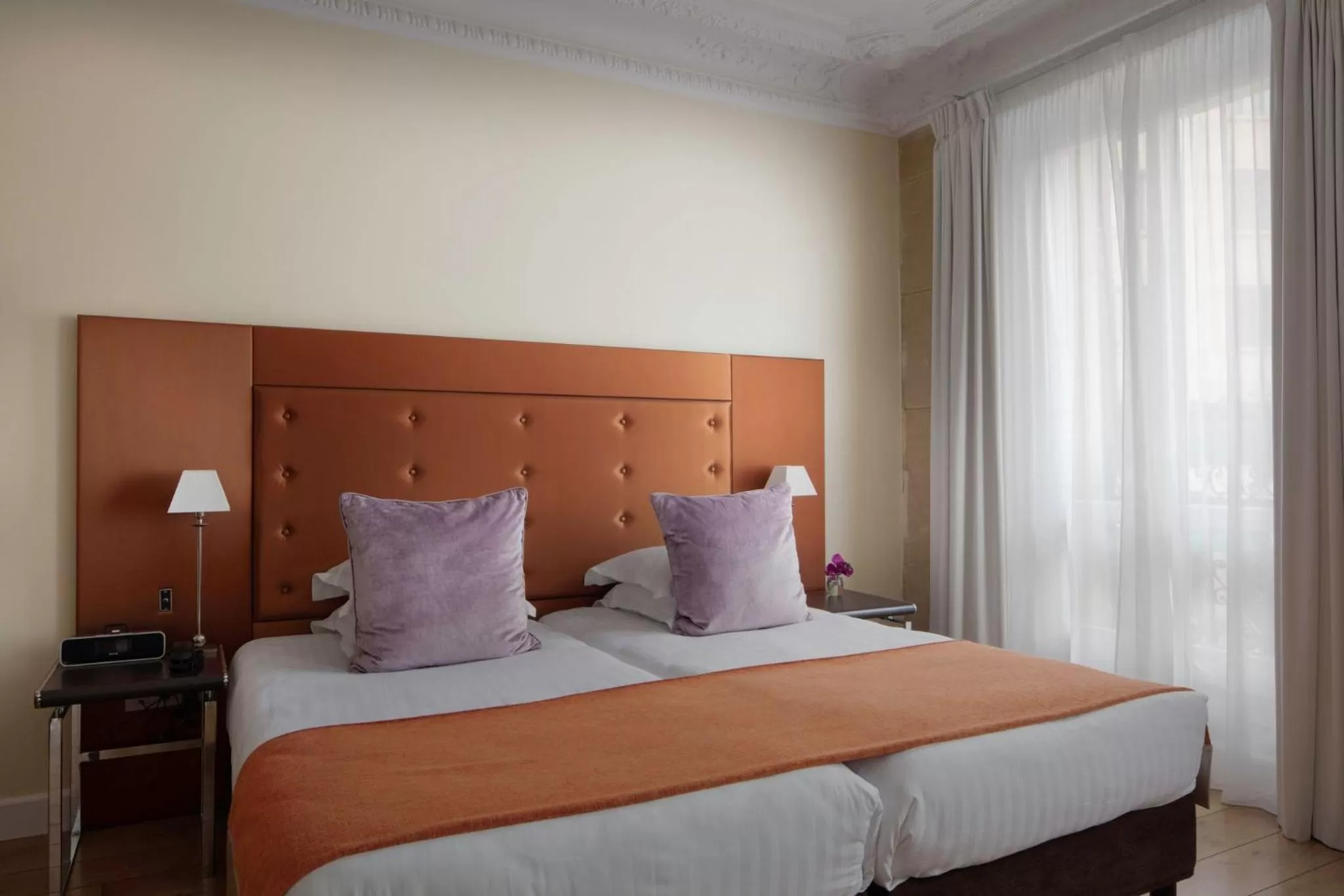 Bed in Le 123 Elysees - Astotel