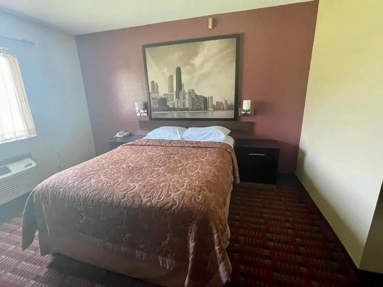 Bed in Super 8 by Wyndham Paris IL
