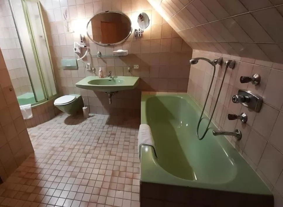 Family Room with Bath in Jasmin Privatzimmer