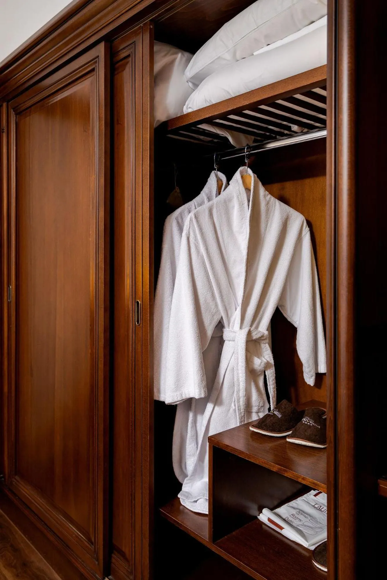 wardrobe in Hotel International