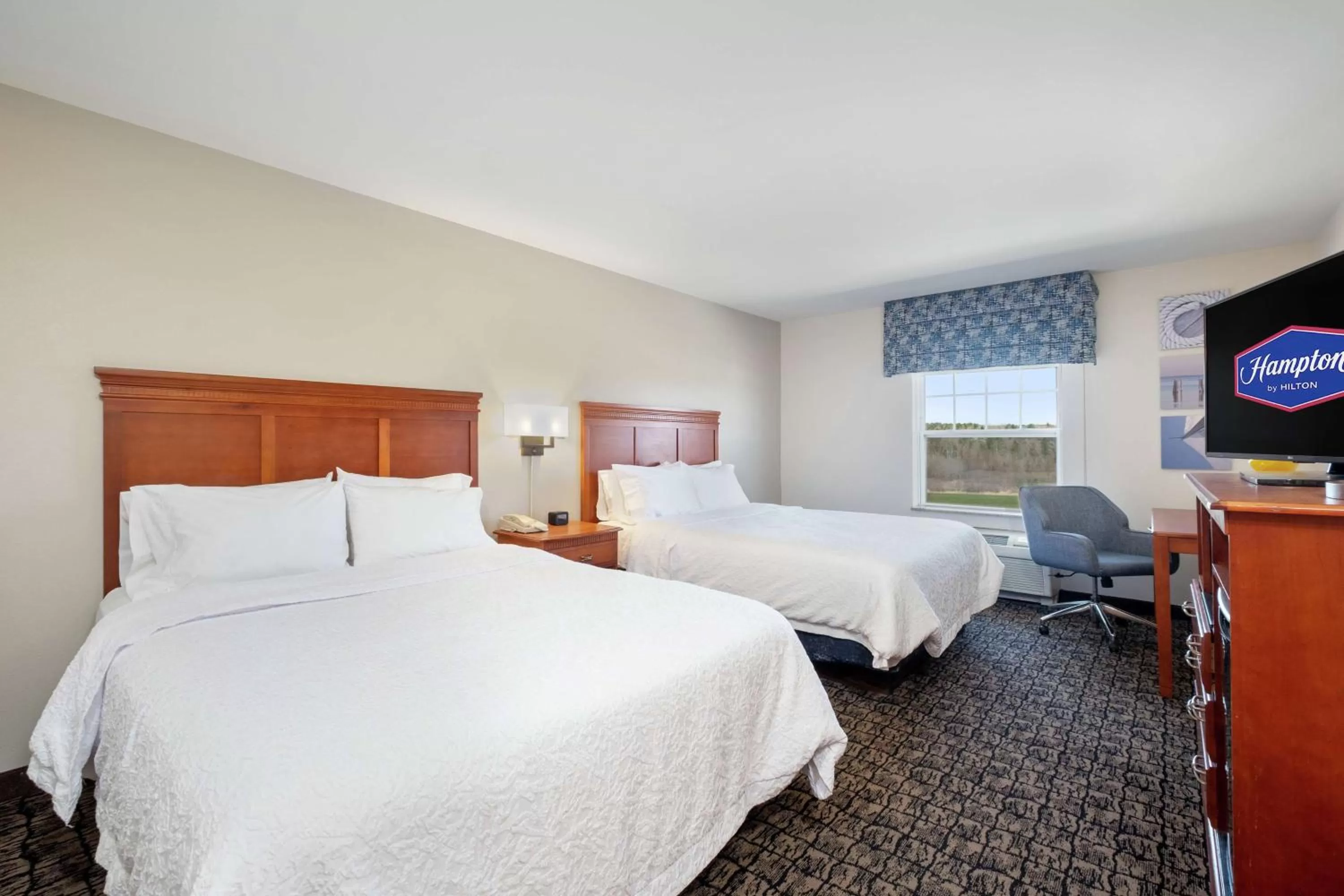 Bedroom, Bed in Hampton Inn & Suites Rockland