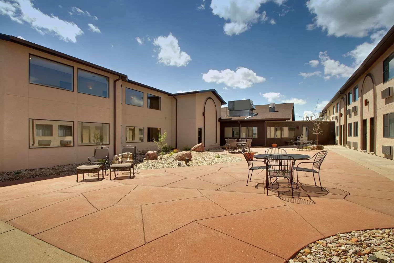 Patio in Best Western West Hills Inn