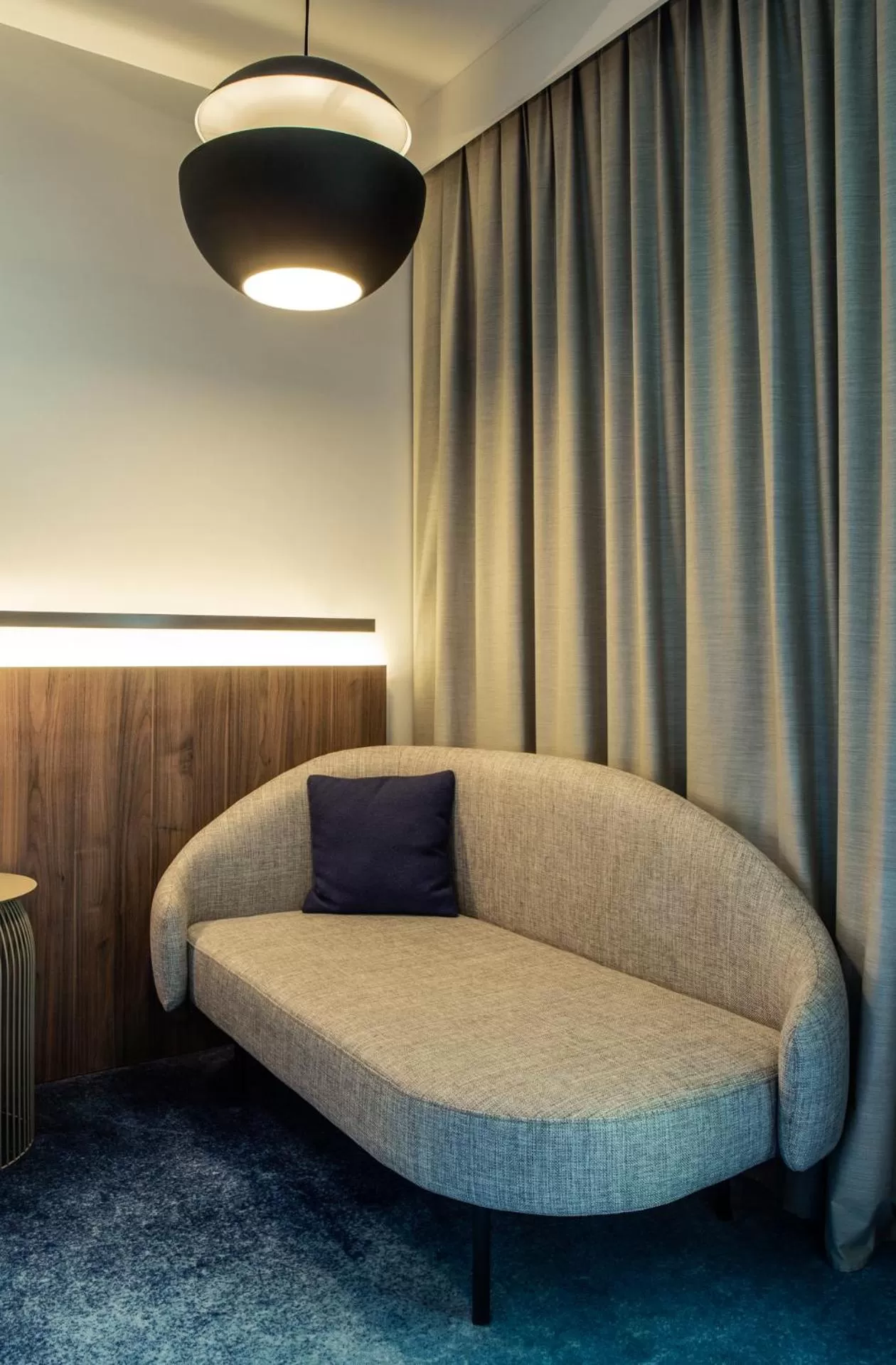 Living room in Crowne Plaza - Nice - Grand Arenas by IHG