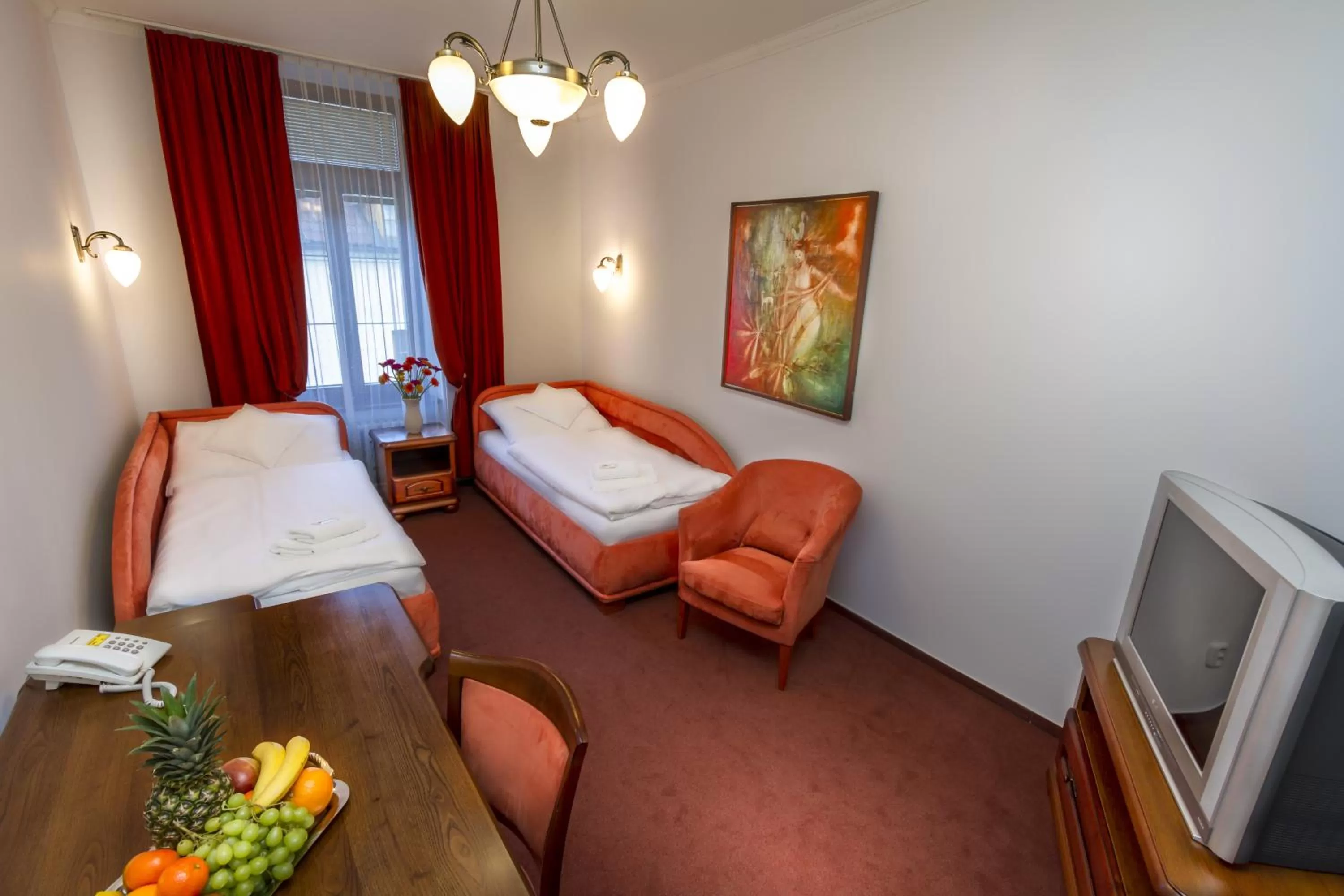 Photo of the whole room, Bed in Hotel Grand