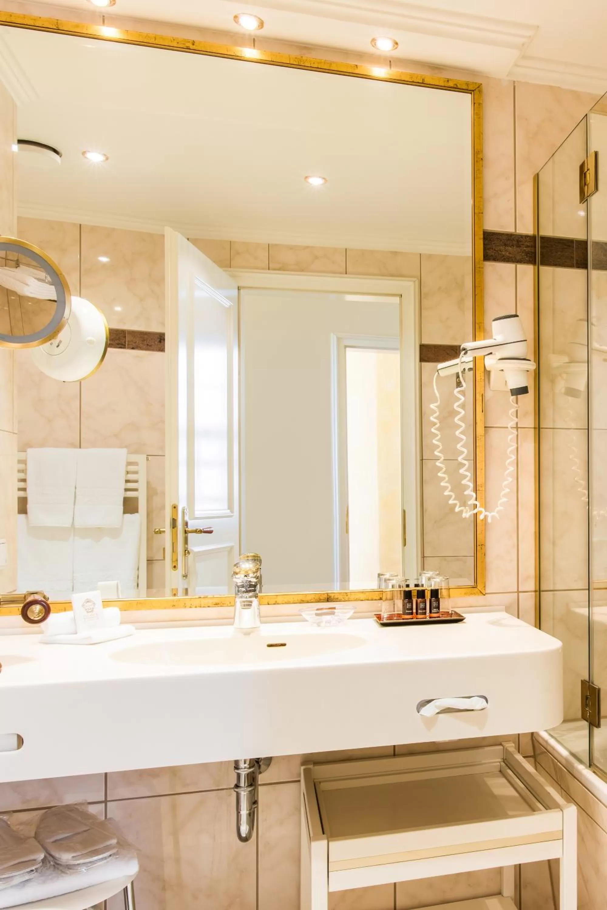 Shower in Romantik Hotel Bülow Residenz