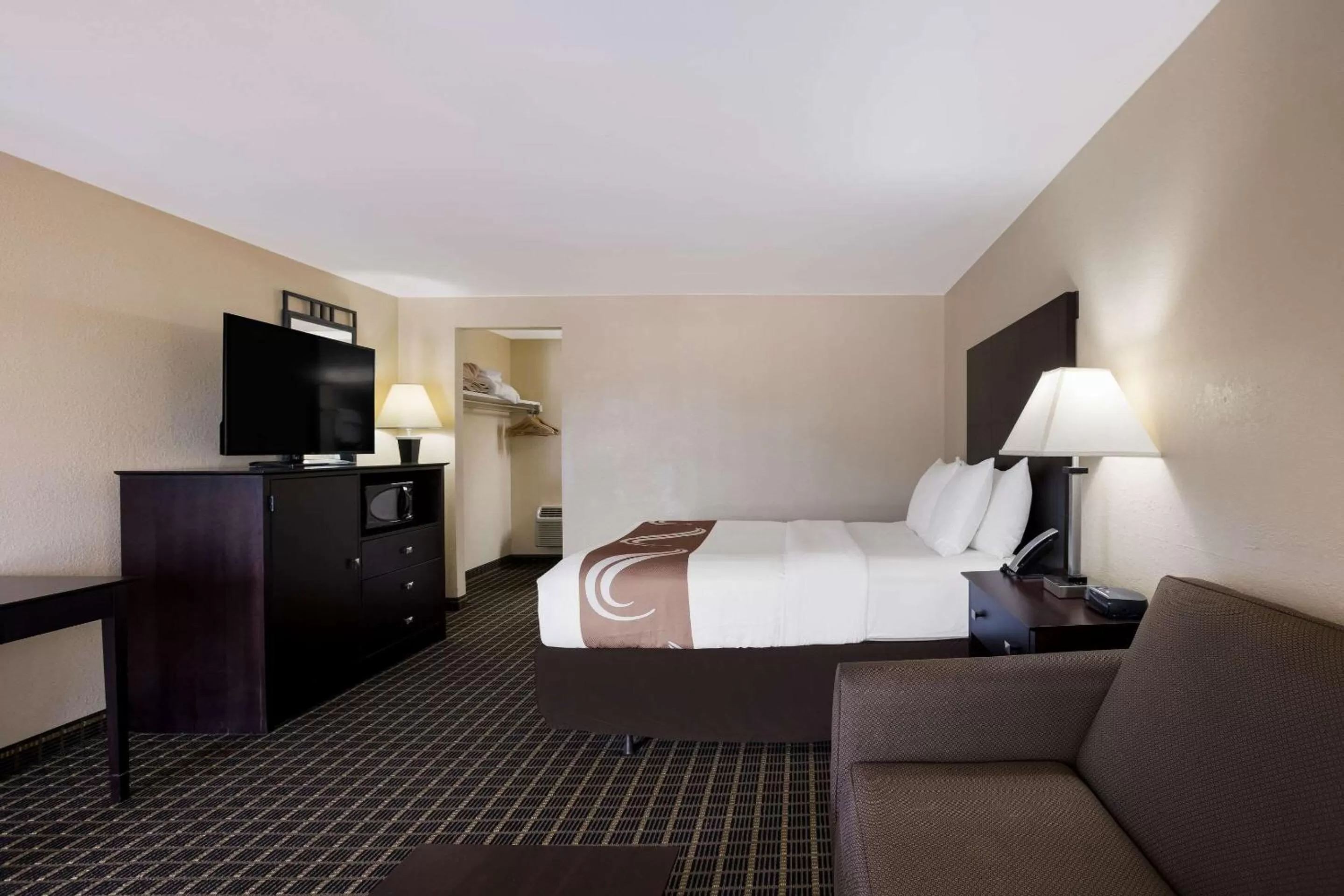 Bedroom, Bed in Quality Inn & Suites Big Rapids near University