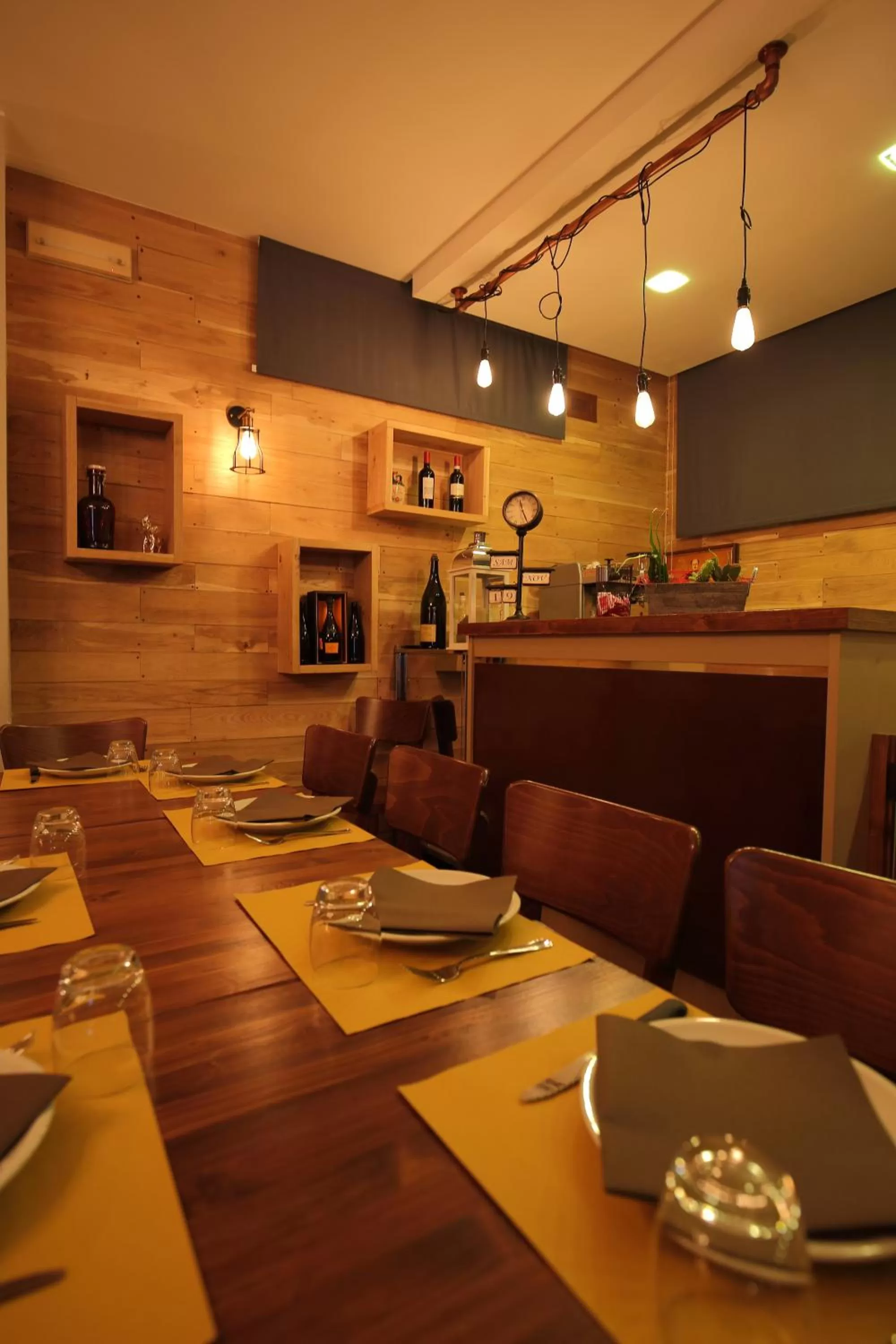 Restaurant/Places to Eat in Hotel La Tavola Rotonda