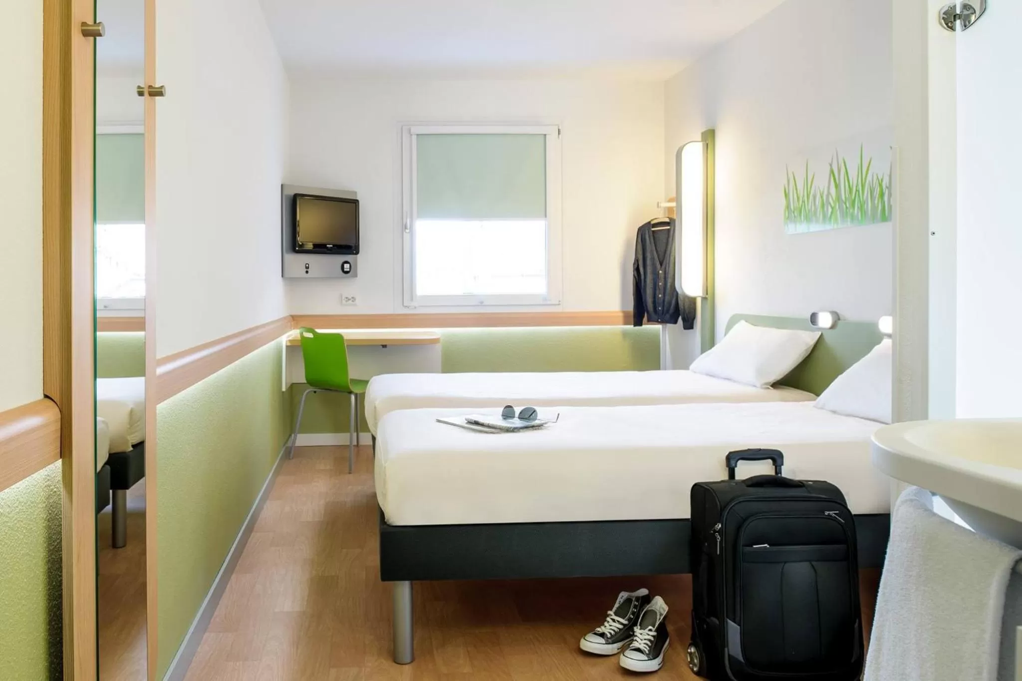 Photo of the whole room, Bed in ibis budget Hamburg Altona