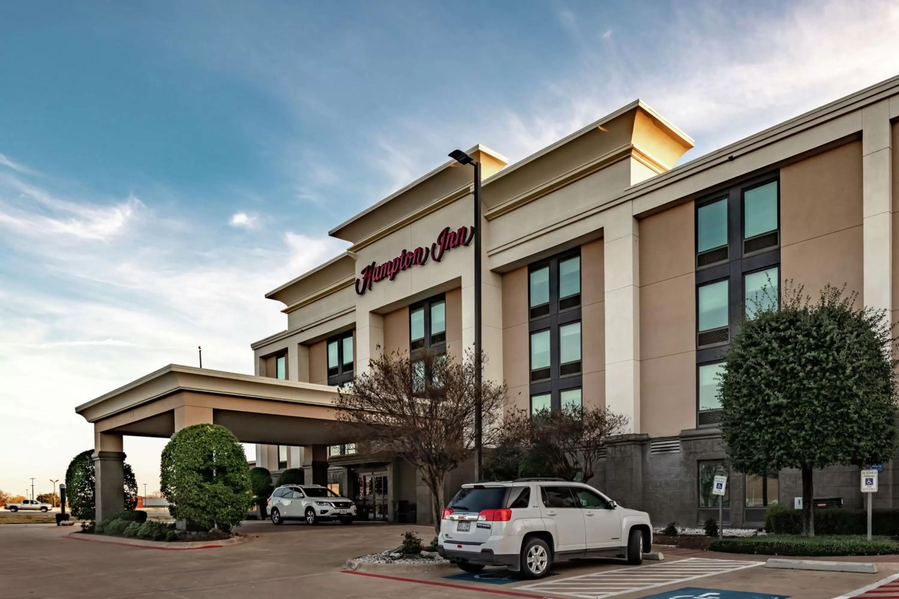 Property building in Hampton Inn Waco North