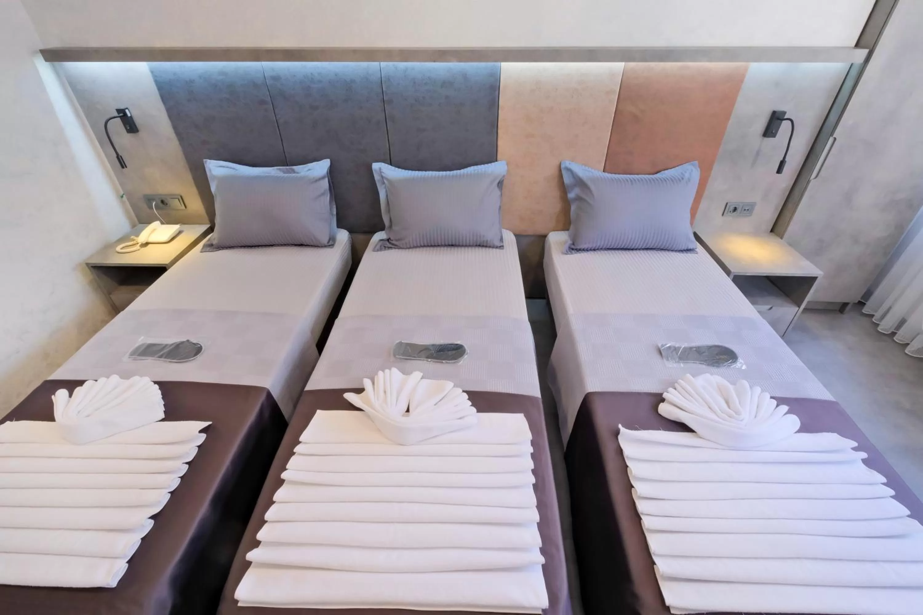 Bed in The Queen Hotel