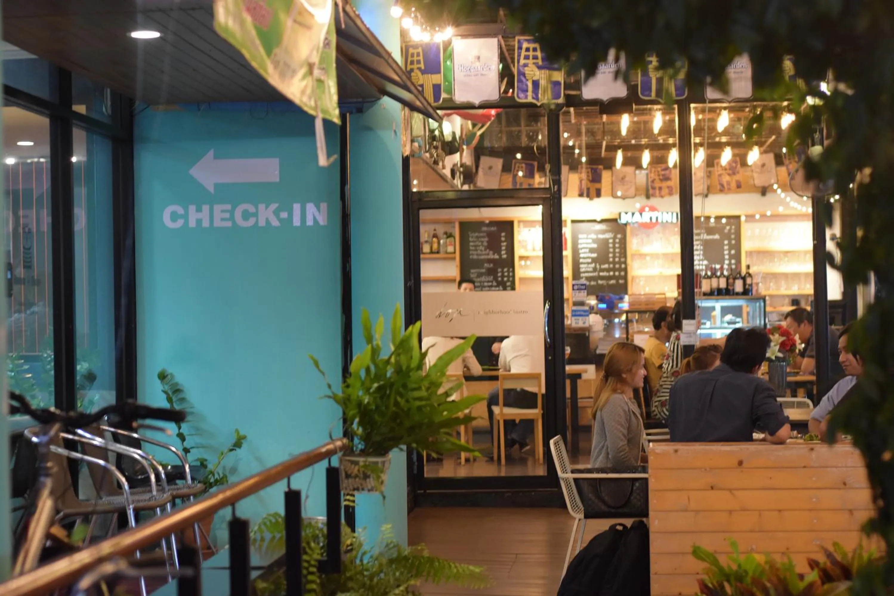 Restaurant/places to eat in Room@Doze