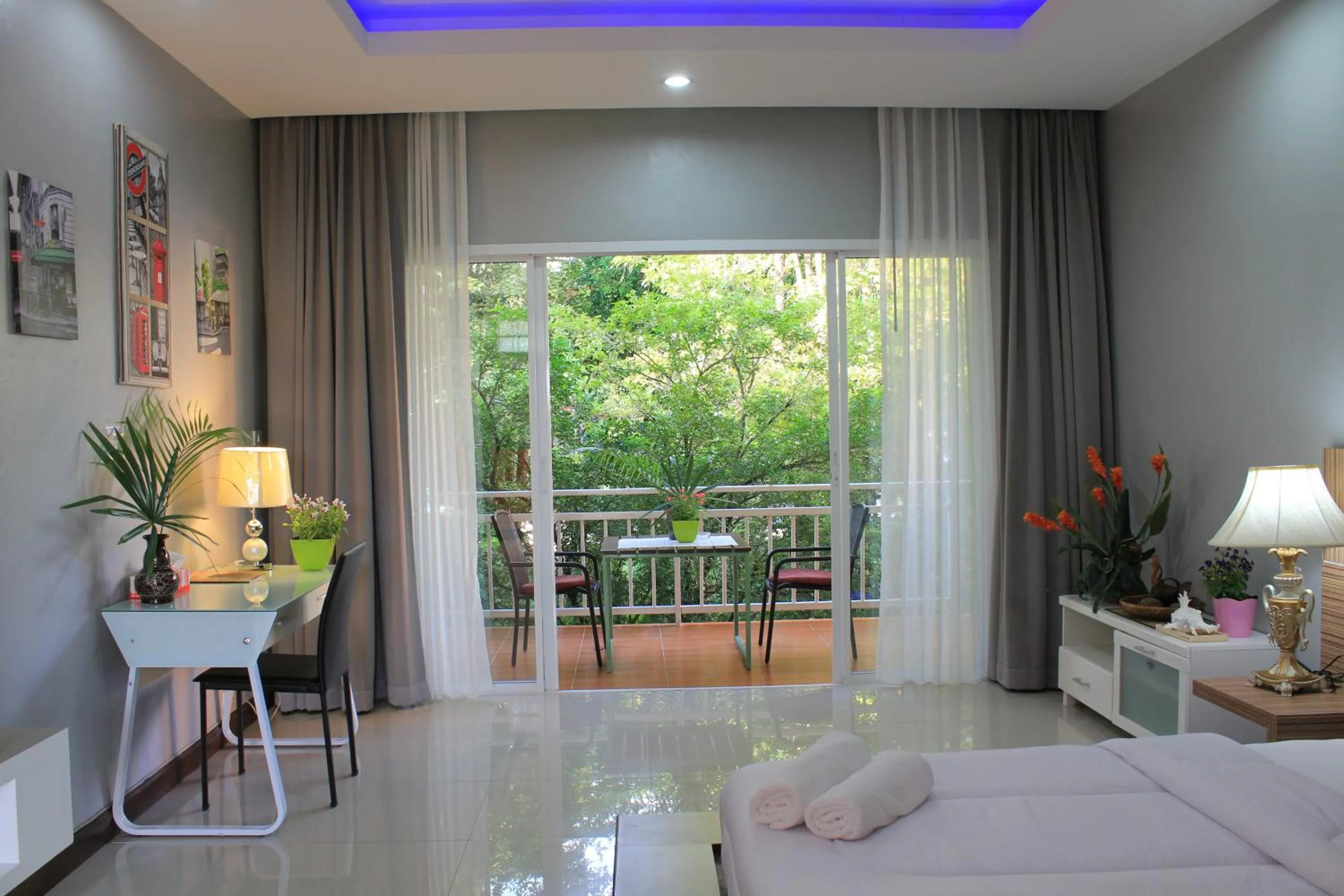 Property building, Bed in Eat n Sleep