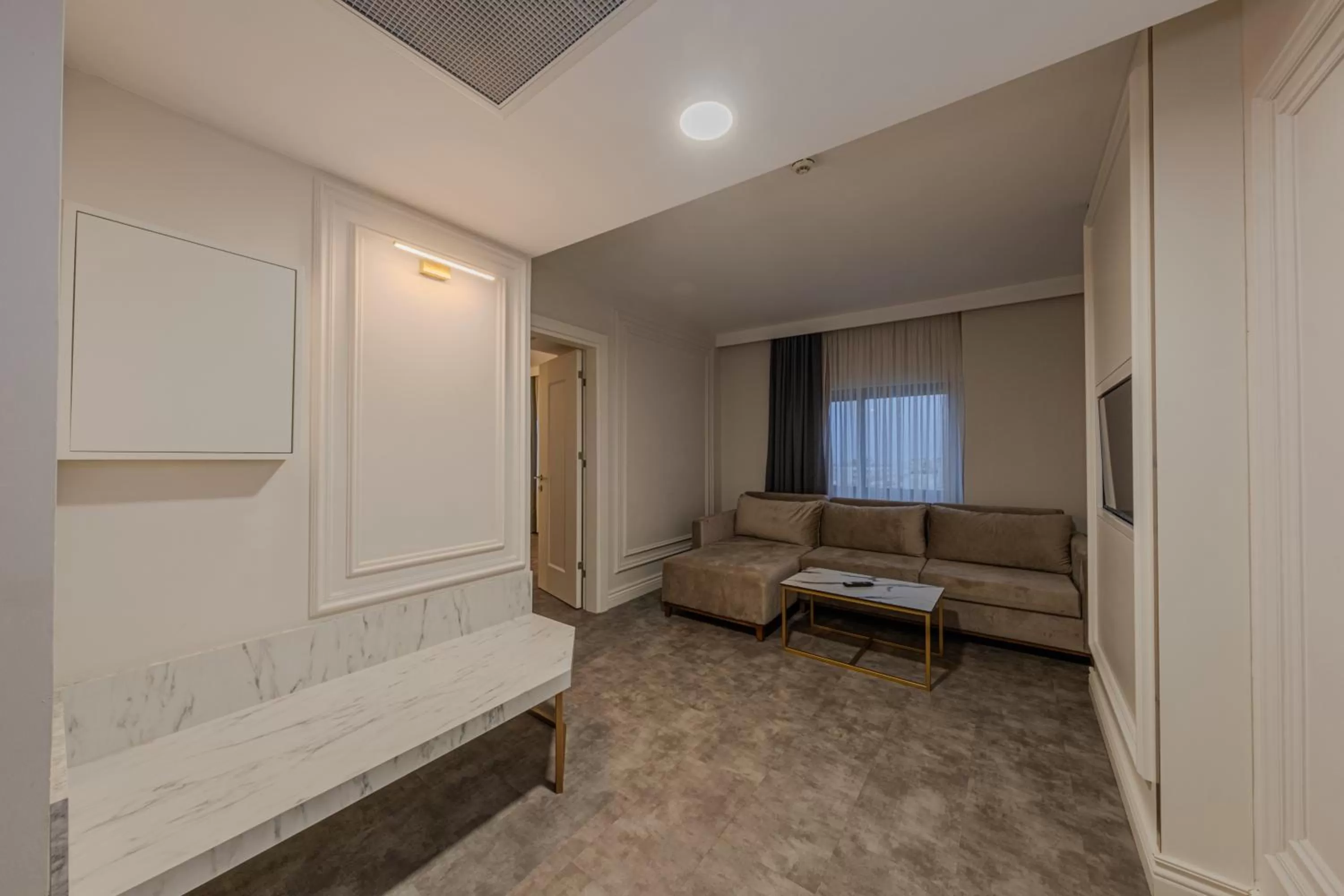 Living room, Bed in Best Western Plus Khan Hotel