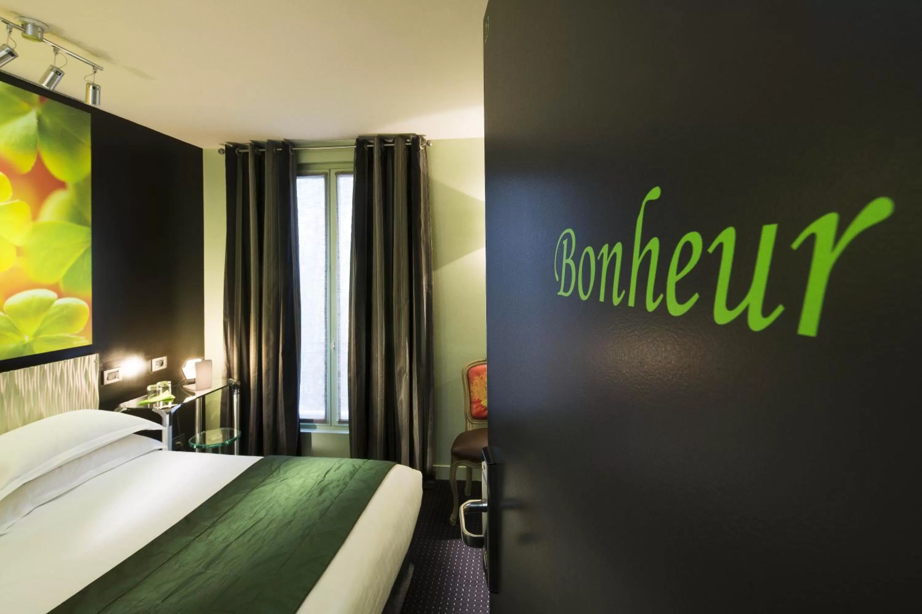 Cozy Double Room in Hôtel Le Fabe