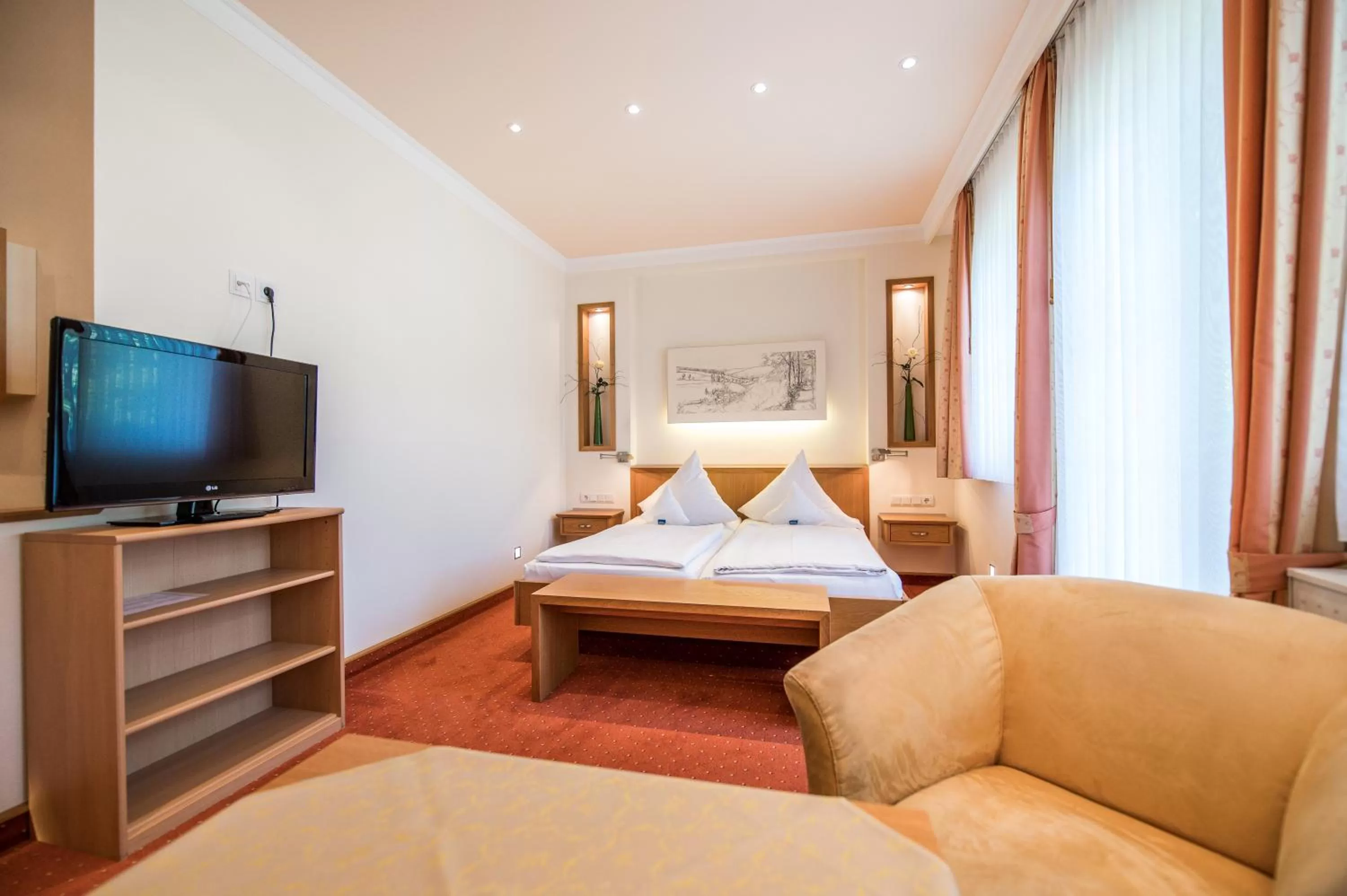 Photo of the whole room, Bed in Hotel Hanses-Bräutigam