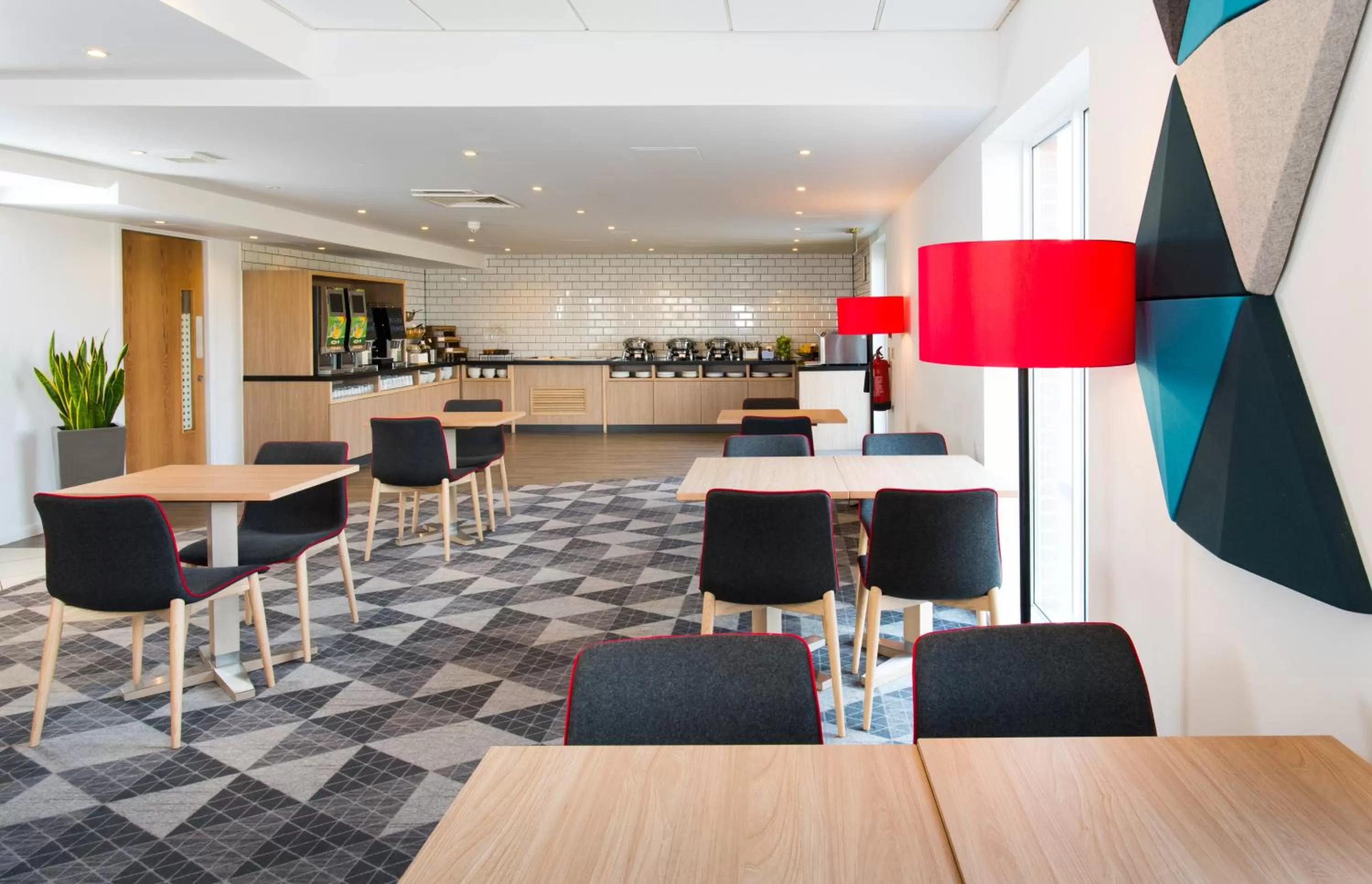Restaurant/places to eat in Holiday Inn Express Southampton West by IHG