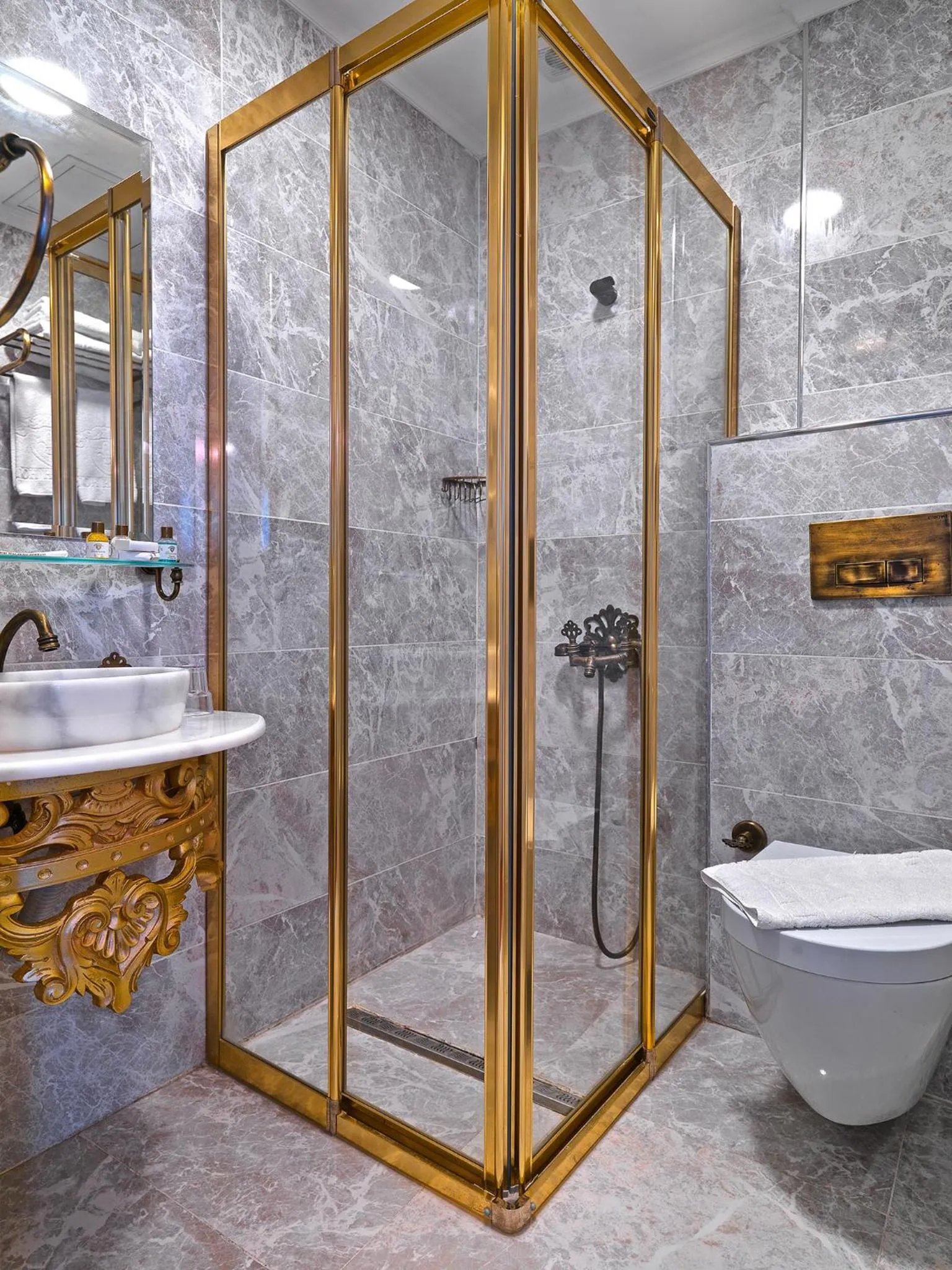 Shower in White Monarch Hotel