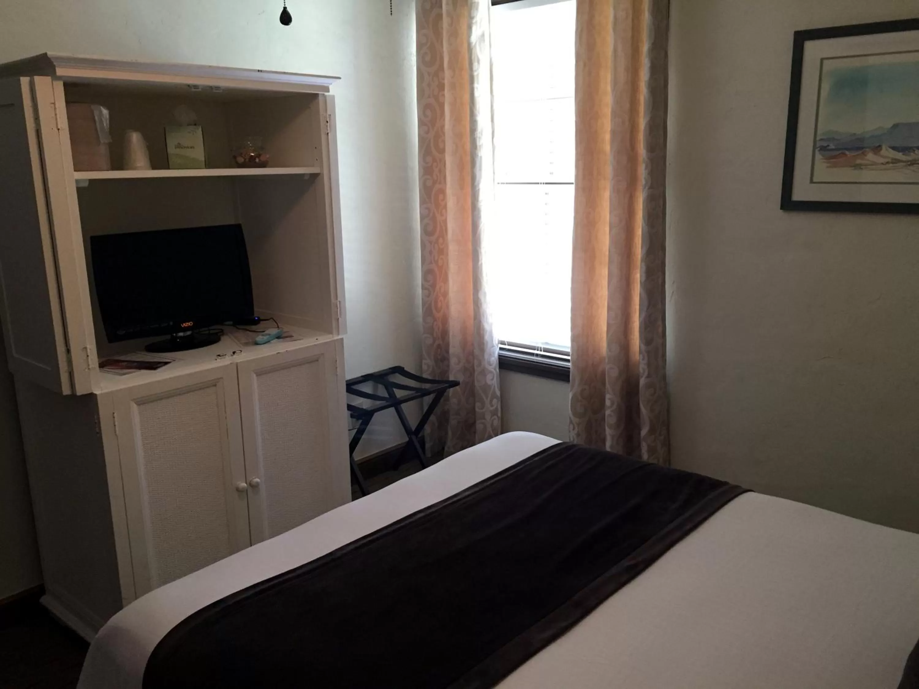 Bedroom, Bed in Boulder Dam Hotel