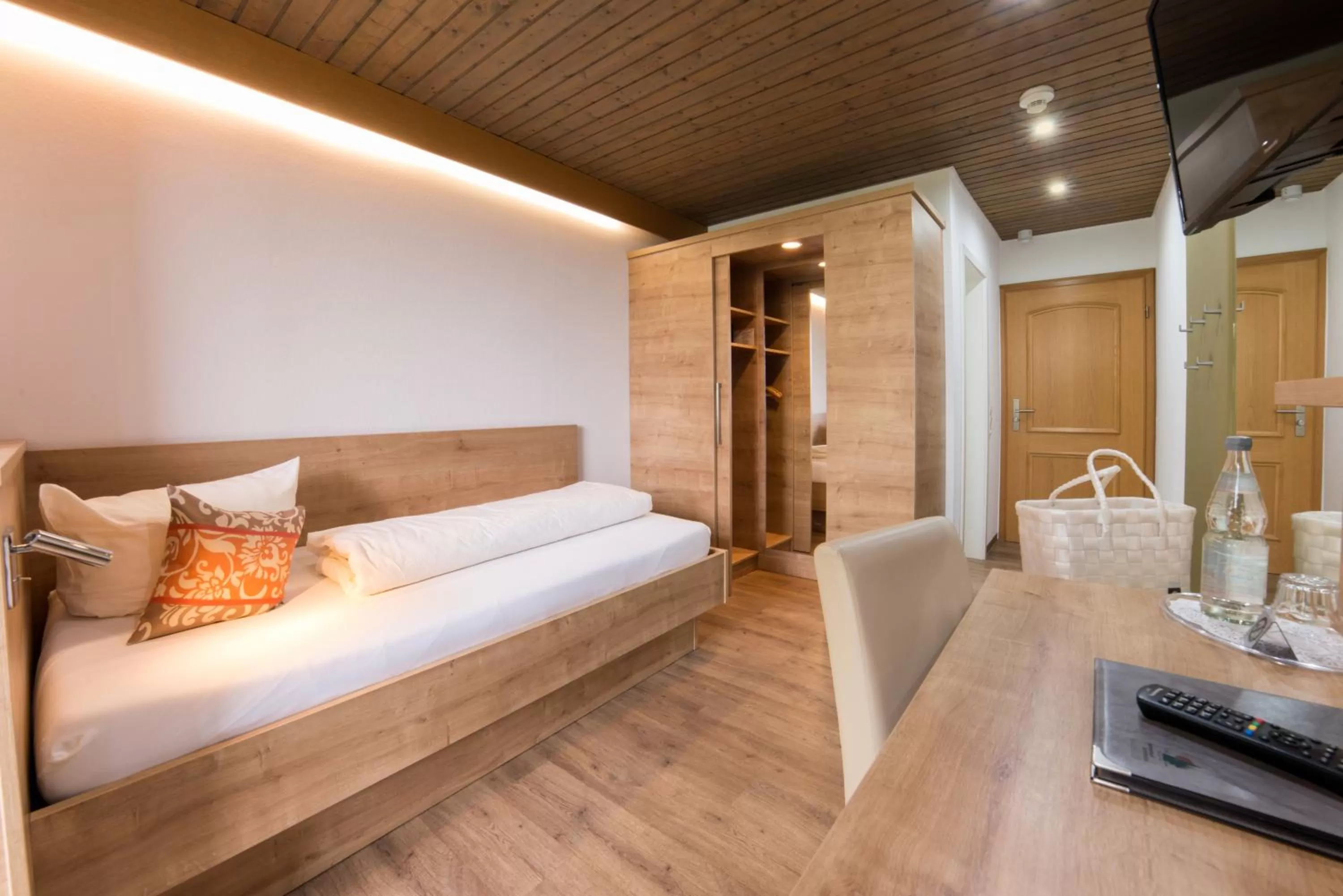 Bedroom, Bed in Wellnesshotel Sonnenhof & Sonnhalde