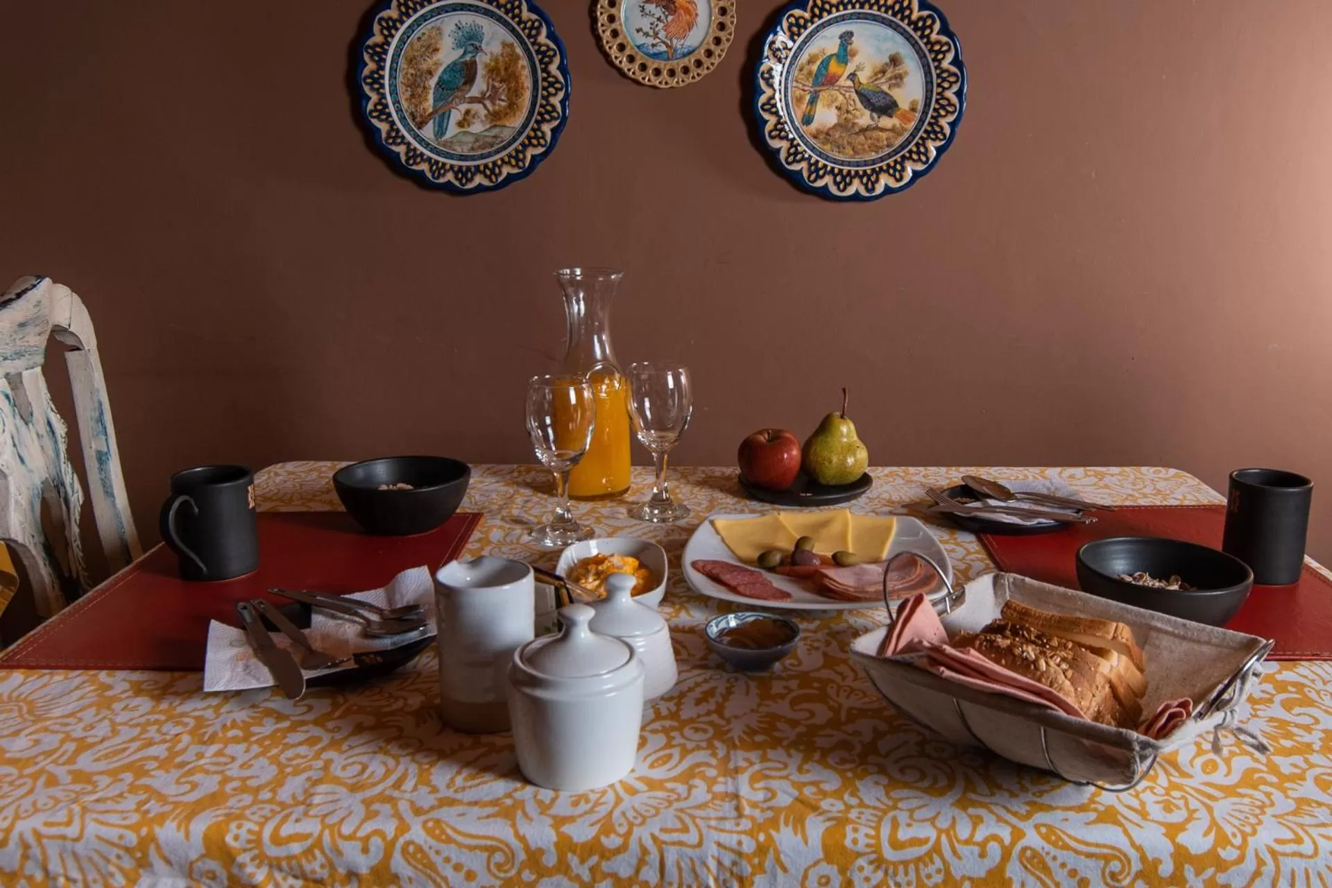 Dining area in Hotel Pat'ta Hoiri