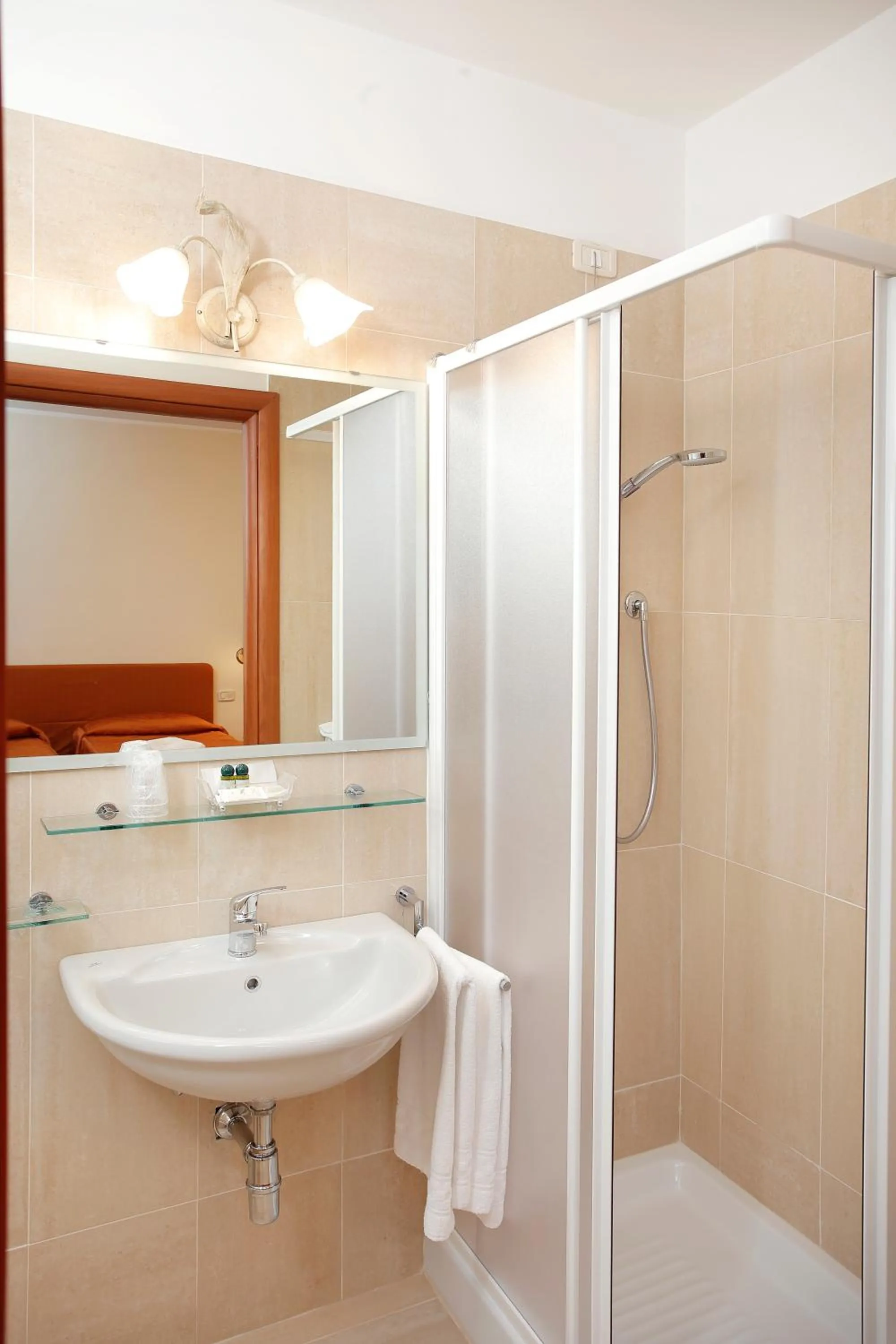 Shower in Hotel Michelangelo