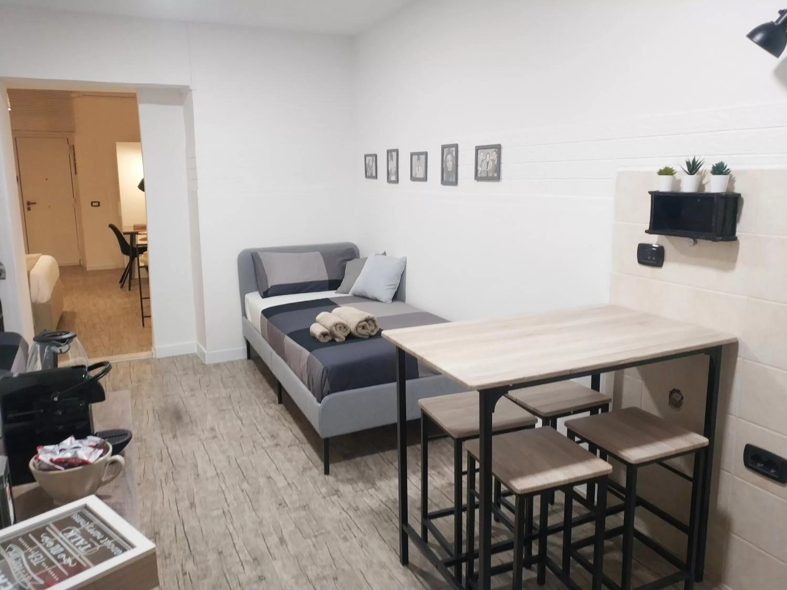 Living room, Dining Area in Bed Napoli