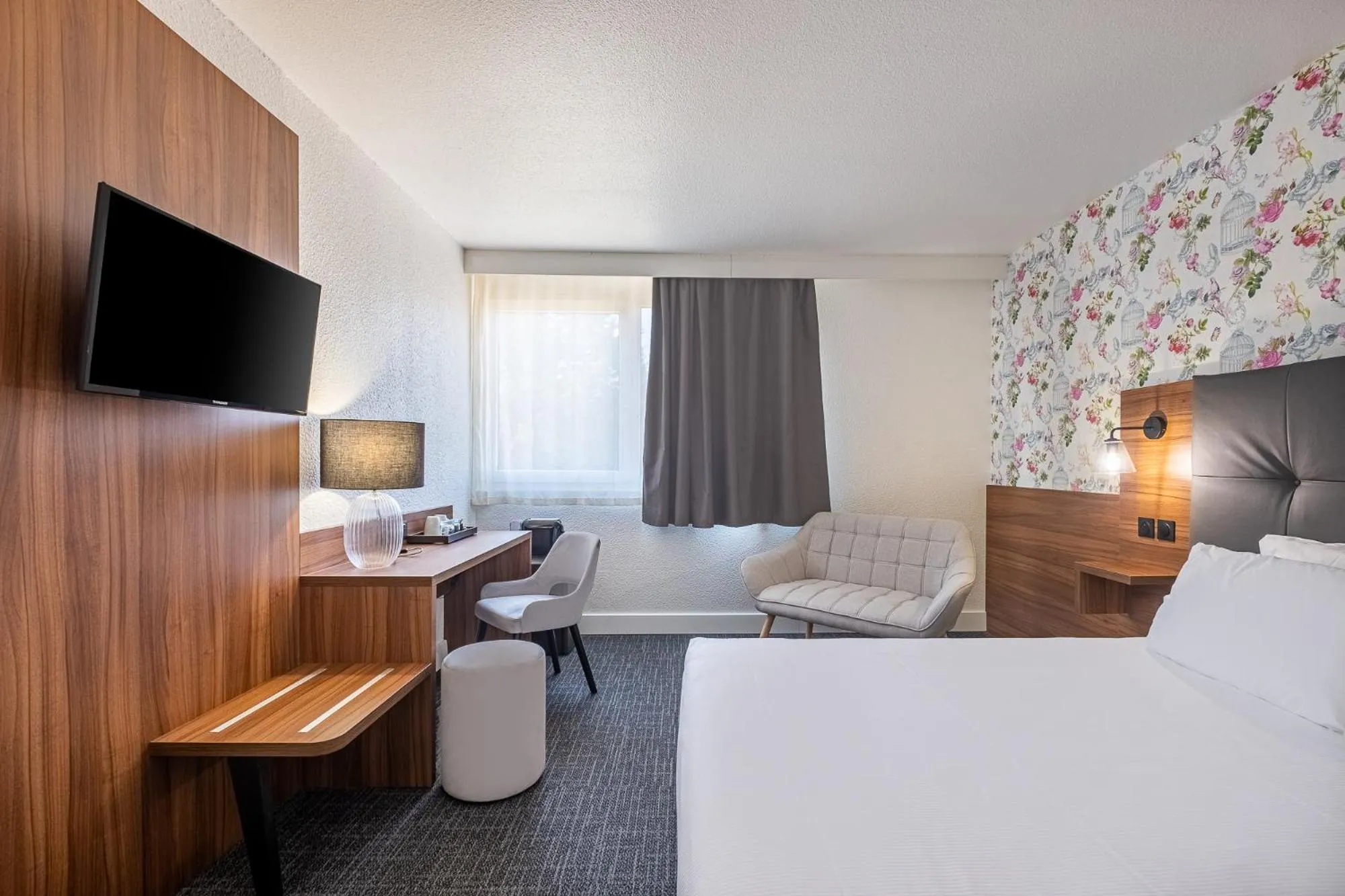 TV and multimedia, Bed in Hôtel Akena Poitiers Nord Futuroscope