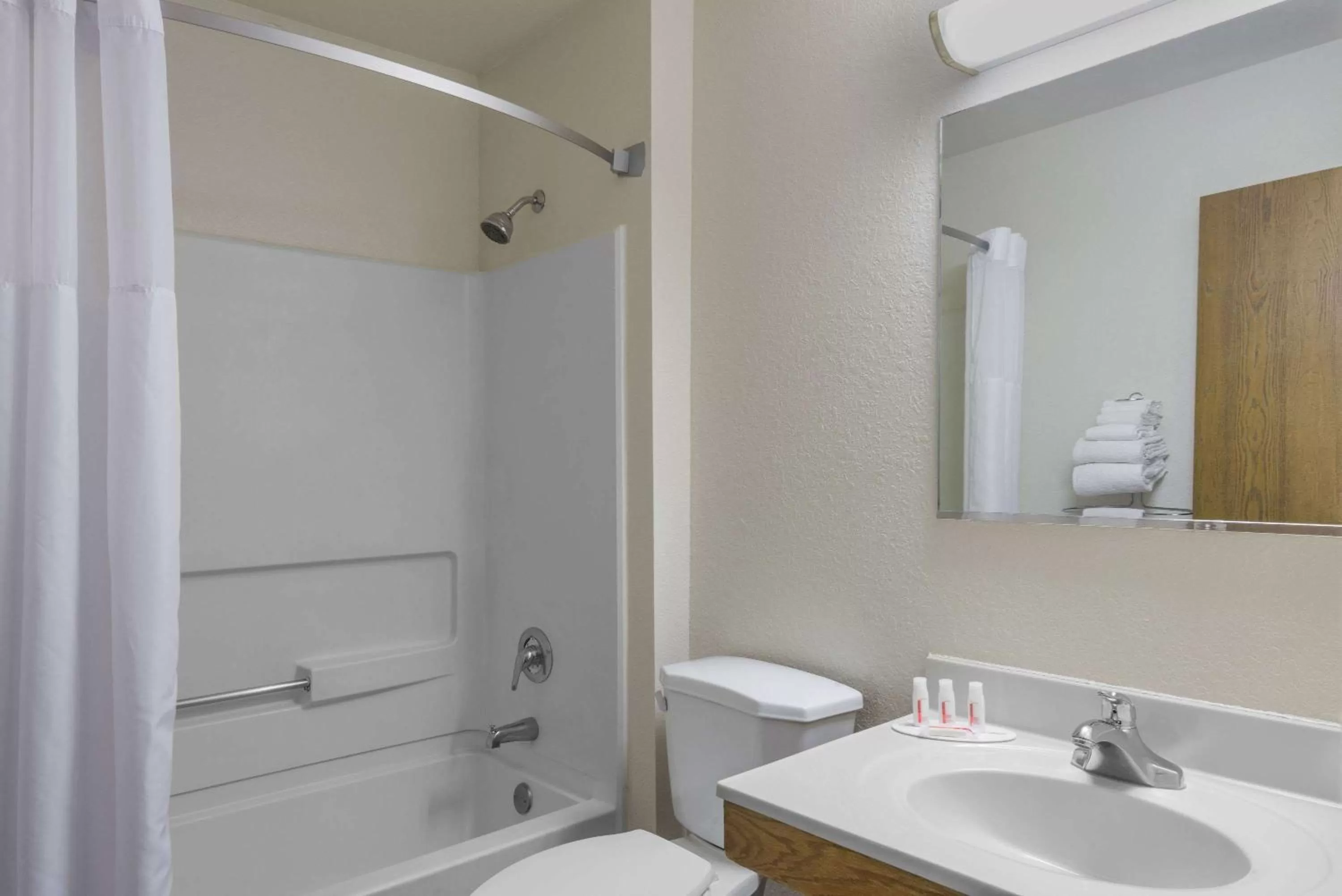 Bathroom in Super 8 by Wyndham Delmont