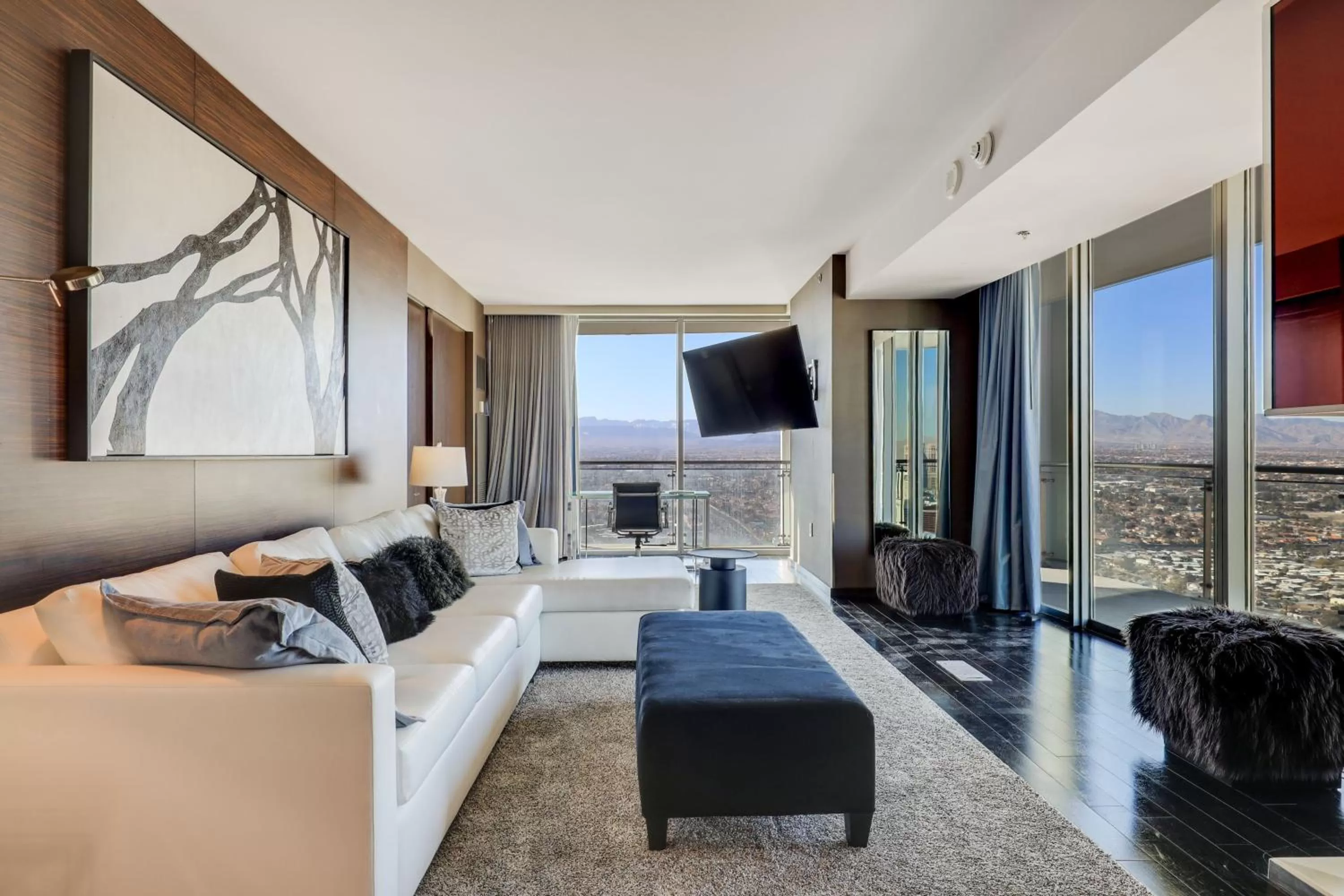 TV and multimedia, Bed in Vegas Palms HIGH 52nd fl. 1BDR corner penthouse 1220sqft