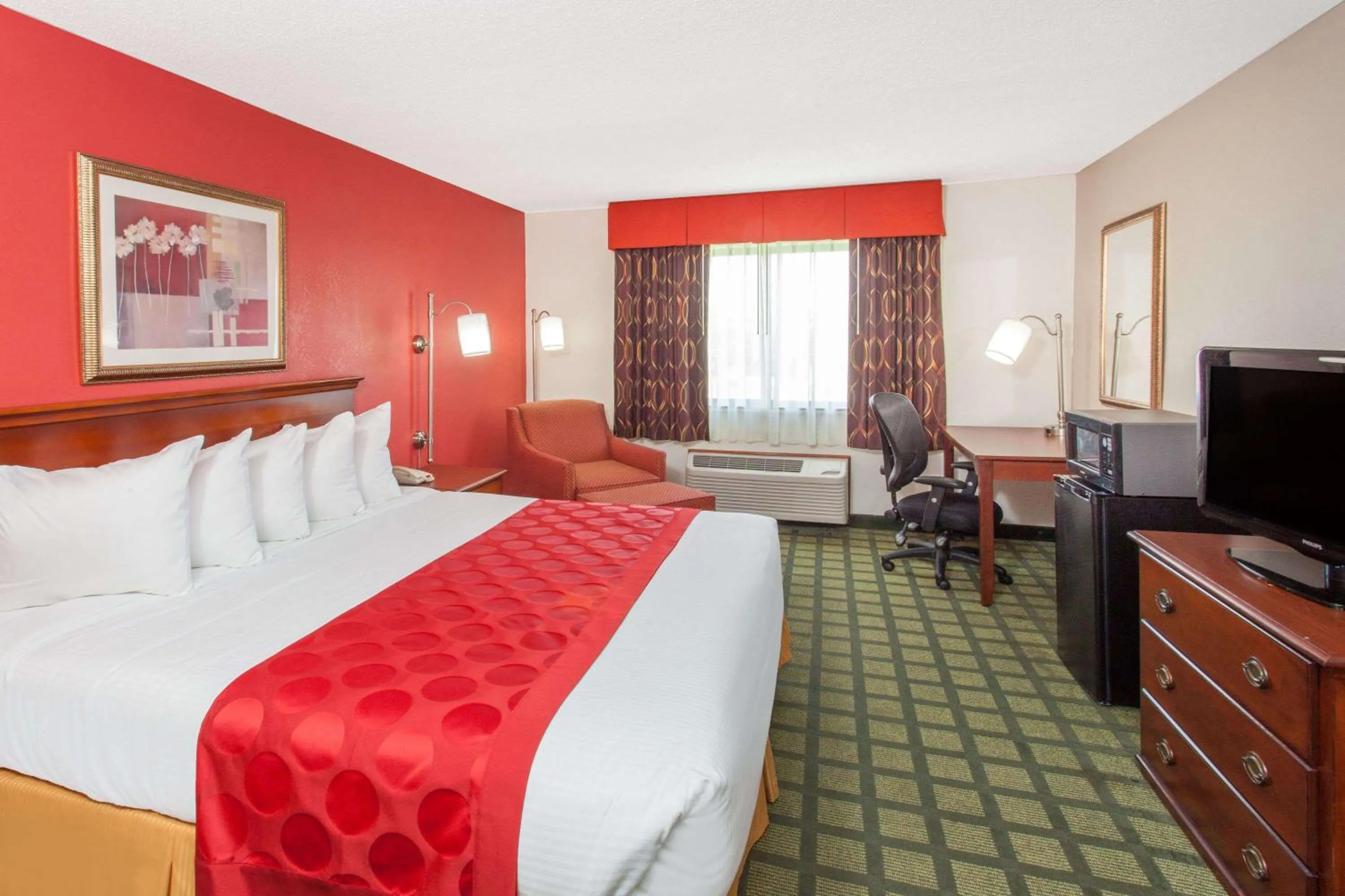 Photo of the whole room, Bed in Ramada Limited Decatur