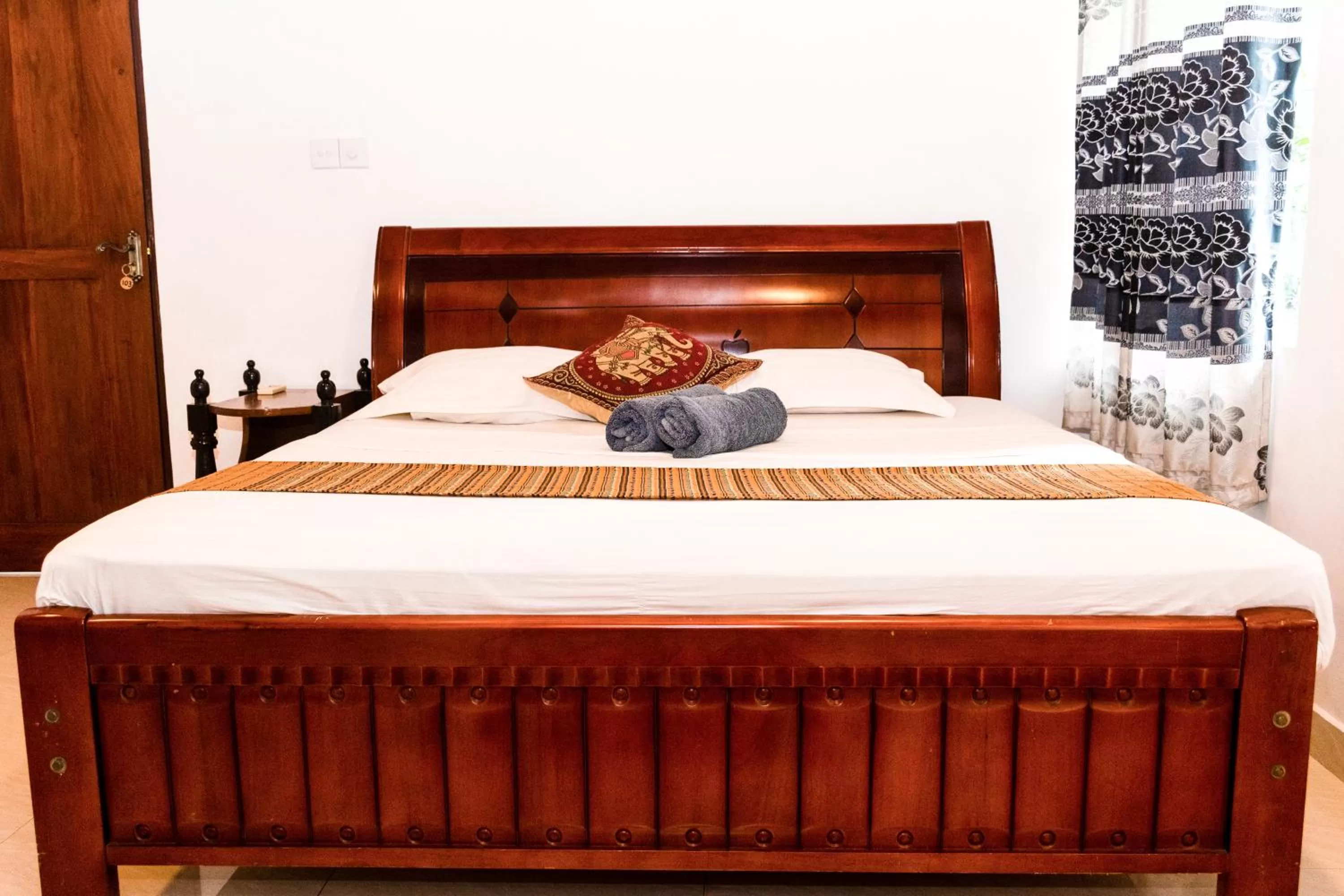 Bed in Kandy Riverside Villa