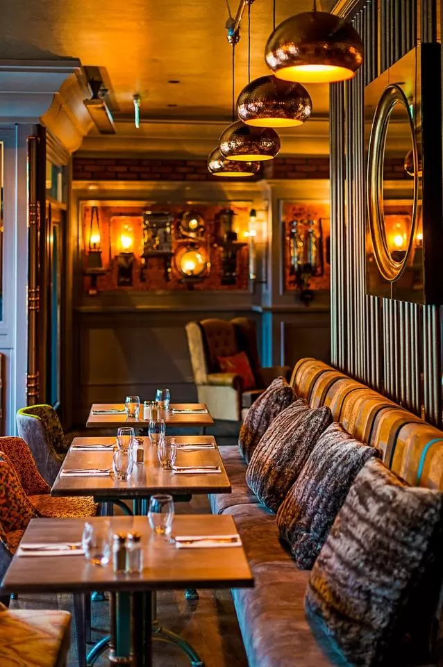 Restaurant/places to eat in Queens Hotel