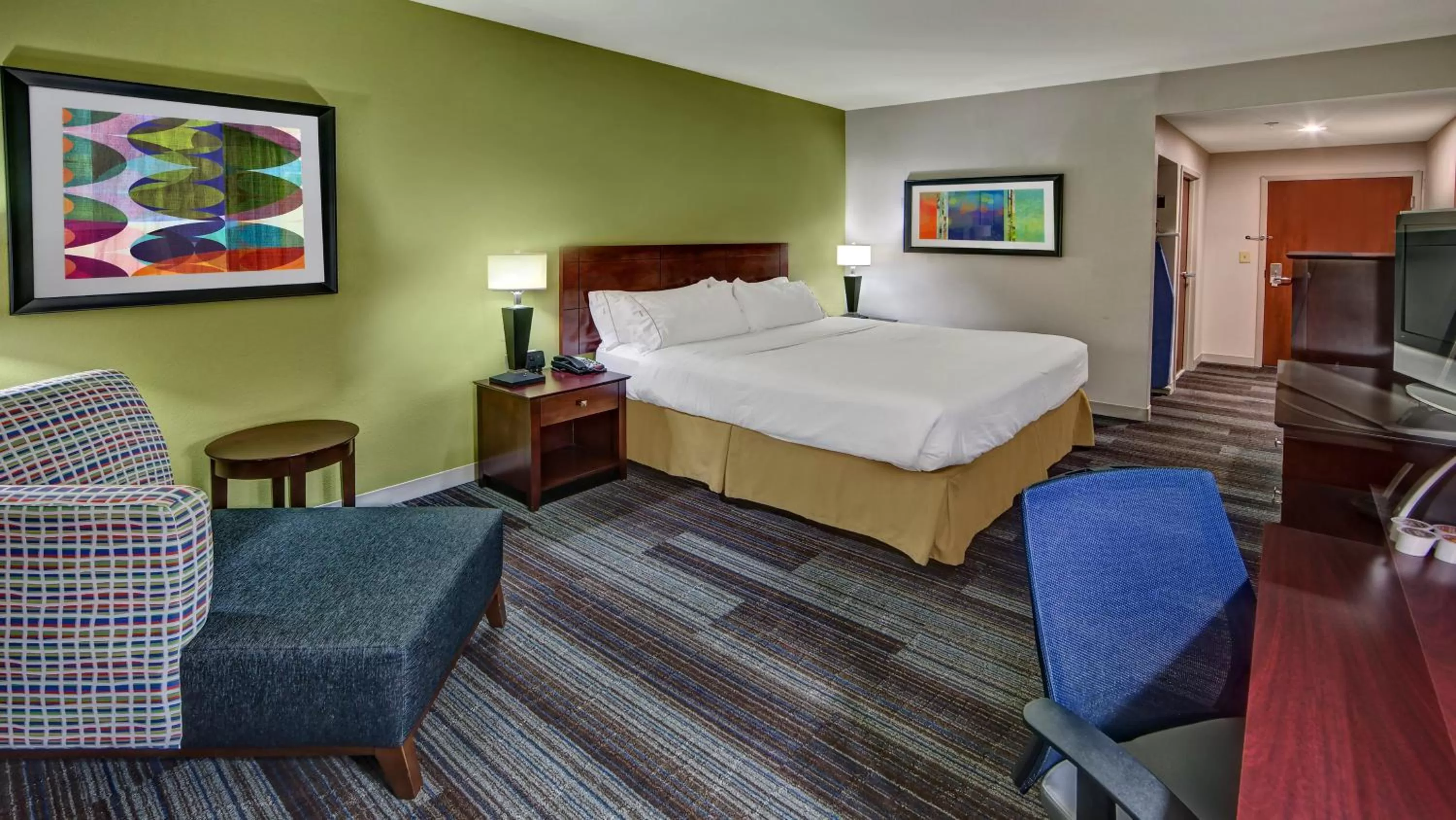 Photo of the whole room, Bed in Holiday Inn Express & Suites Cookeville by IHG
