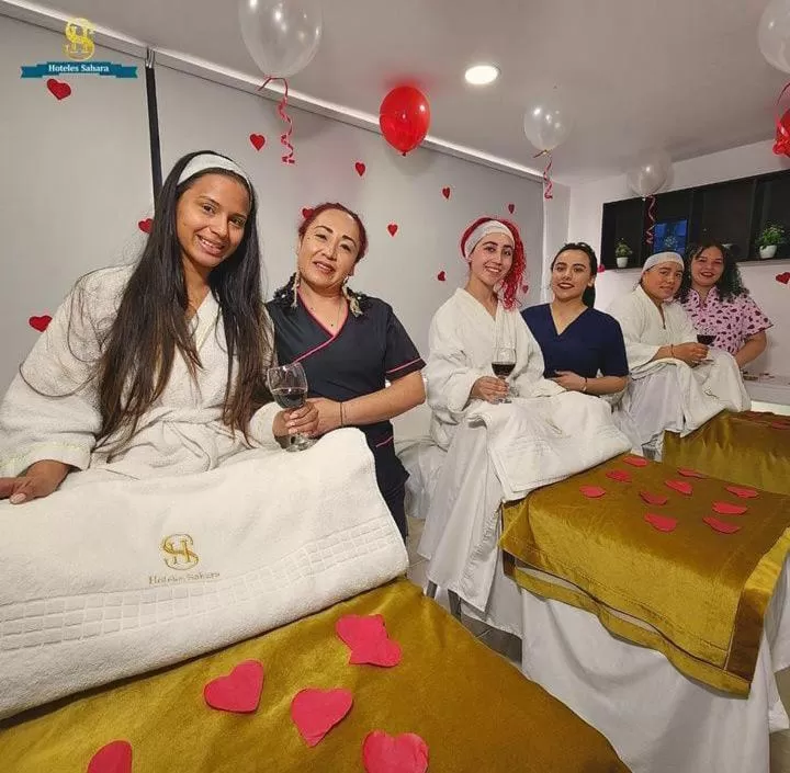 People in Hoteles Sahara