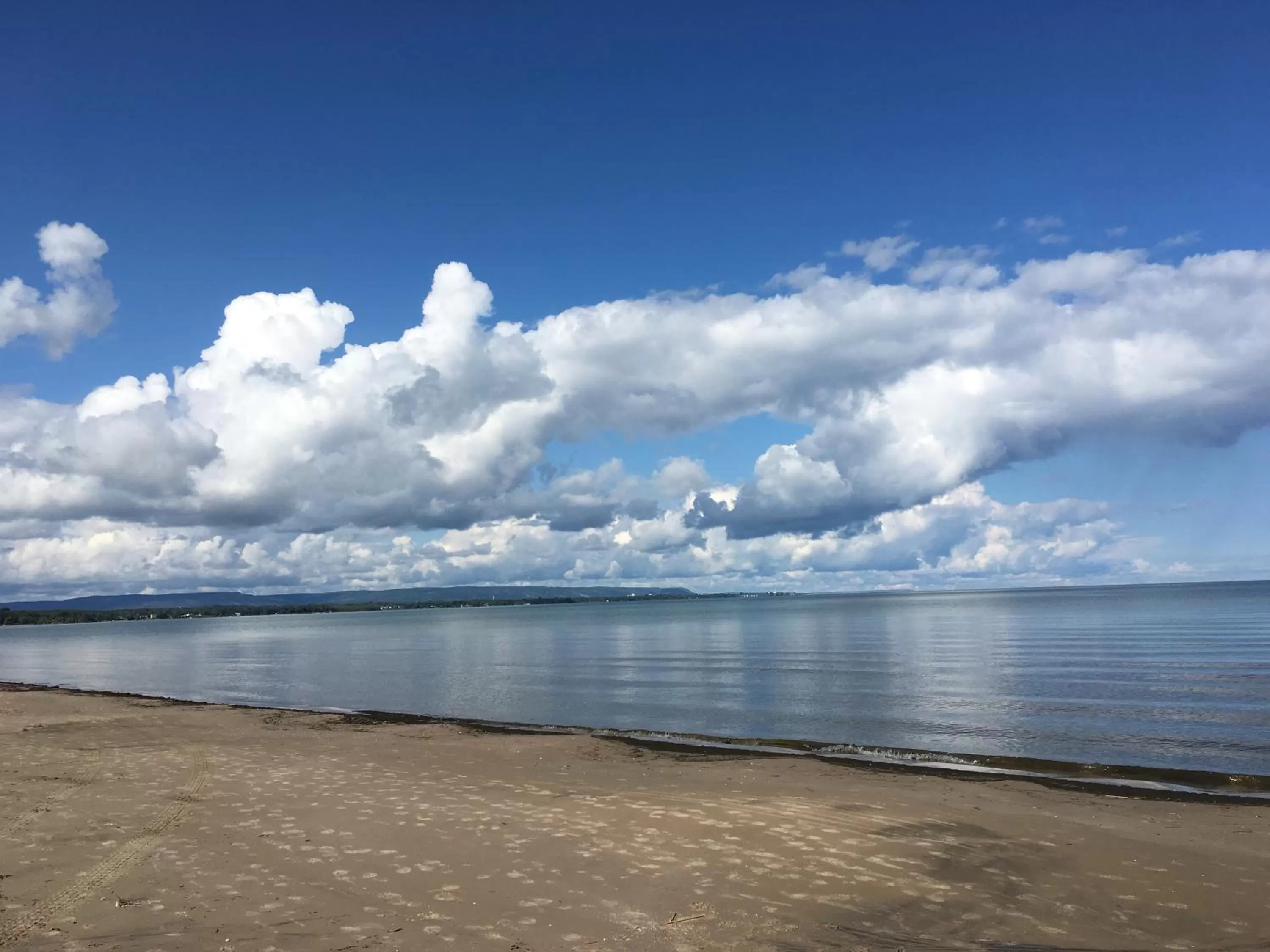 Property building, Beach in Wasaga Motel Inn