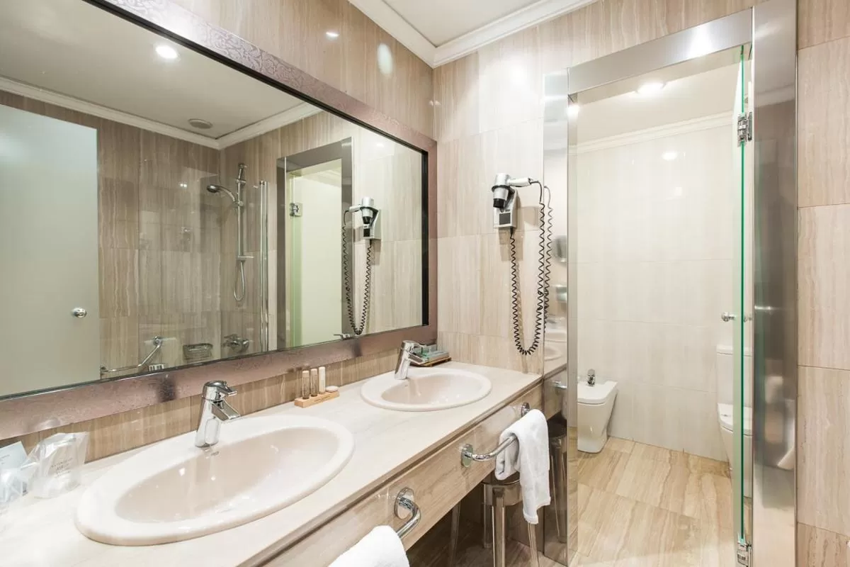 Bathroom in Hotel Carlton