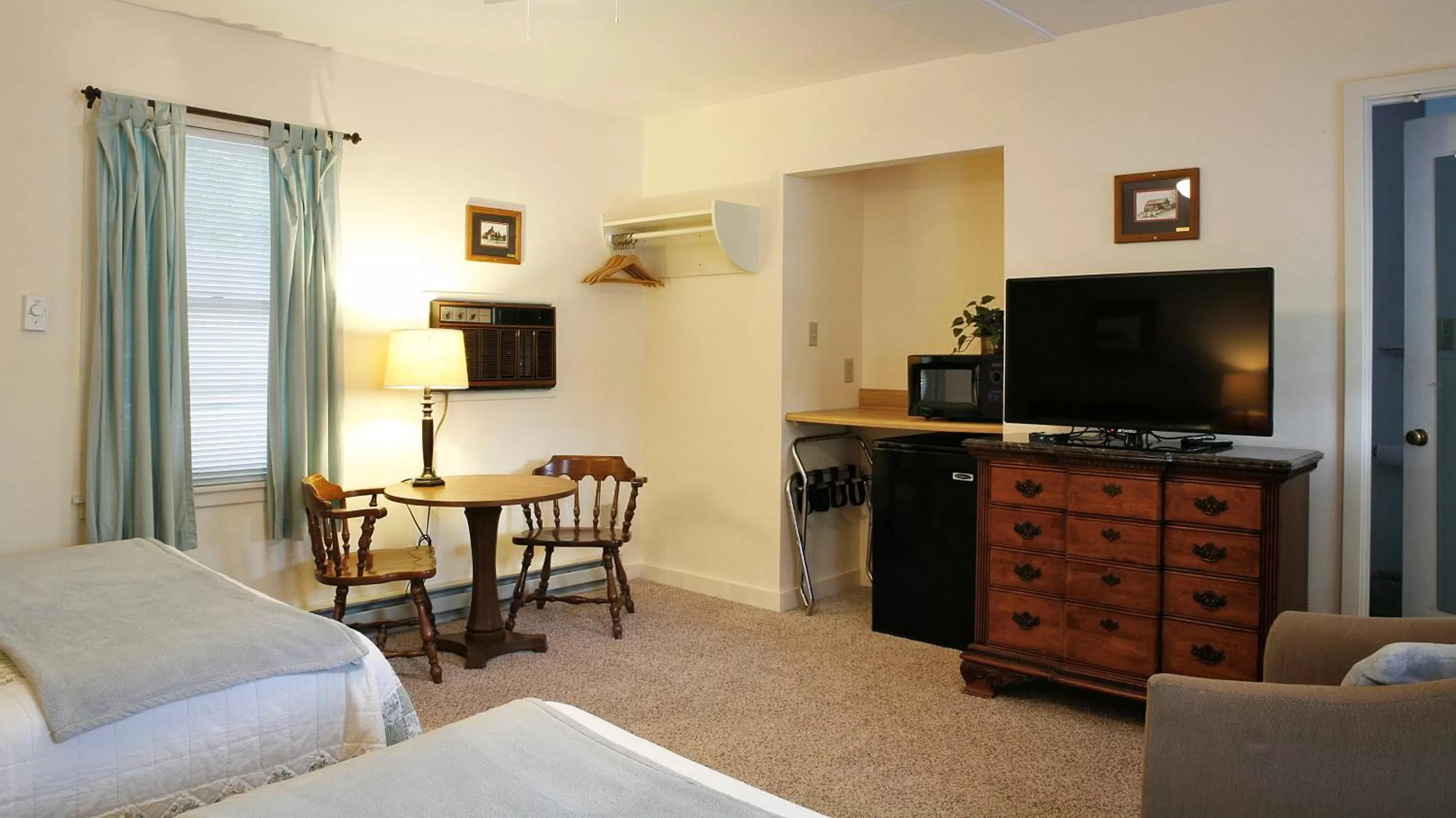 TV and multimedia, TV/Entertainment Center in Peninsula Park-View Resort