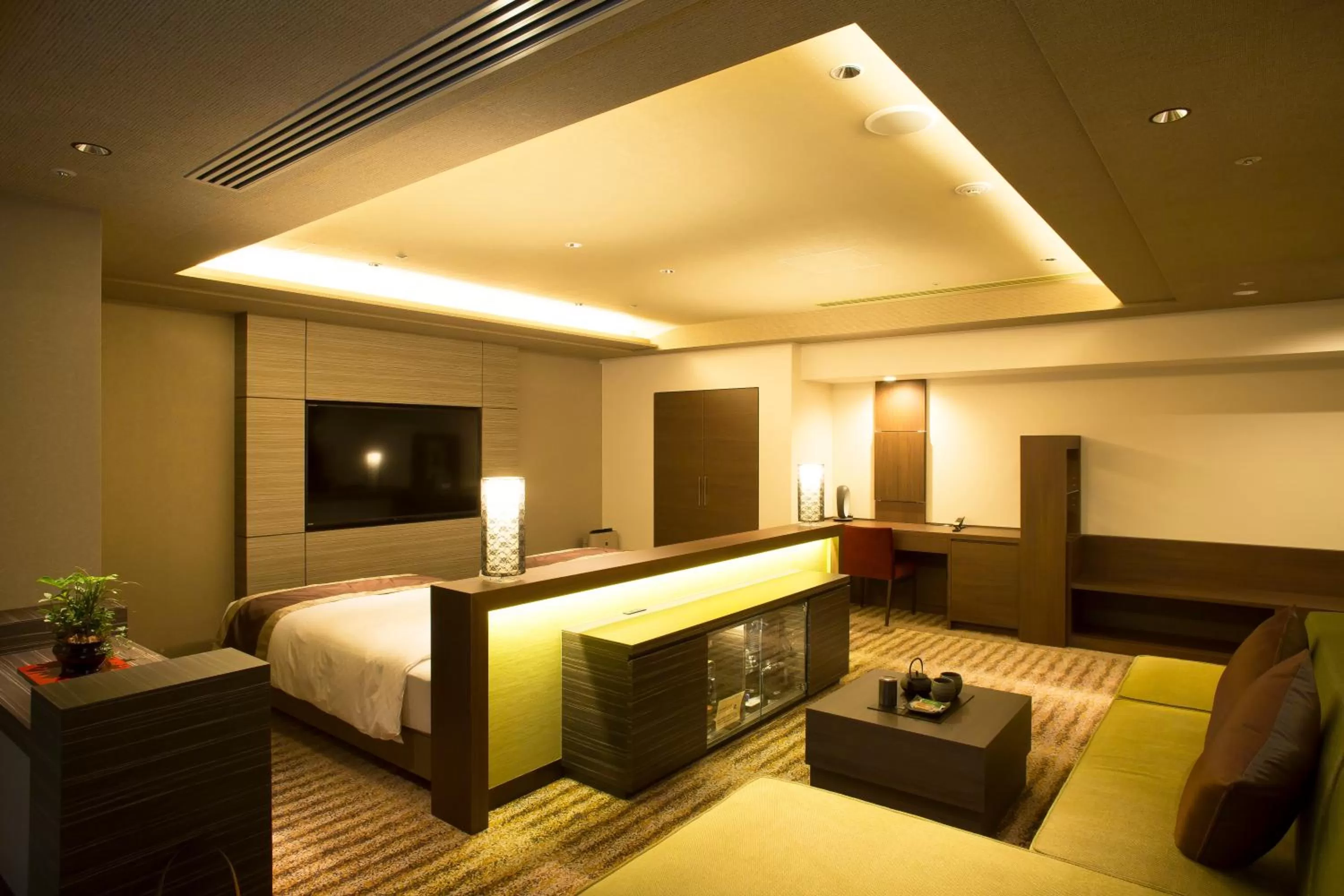 Photo of the whole room, Bed in Hotel Keihan Kyoto Grande