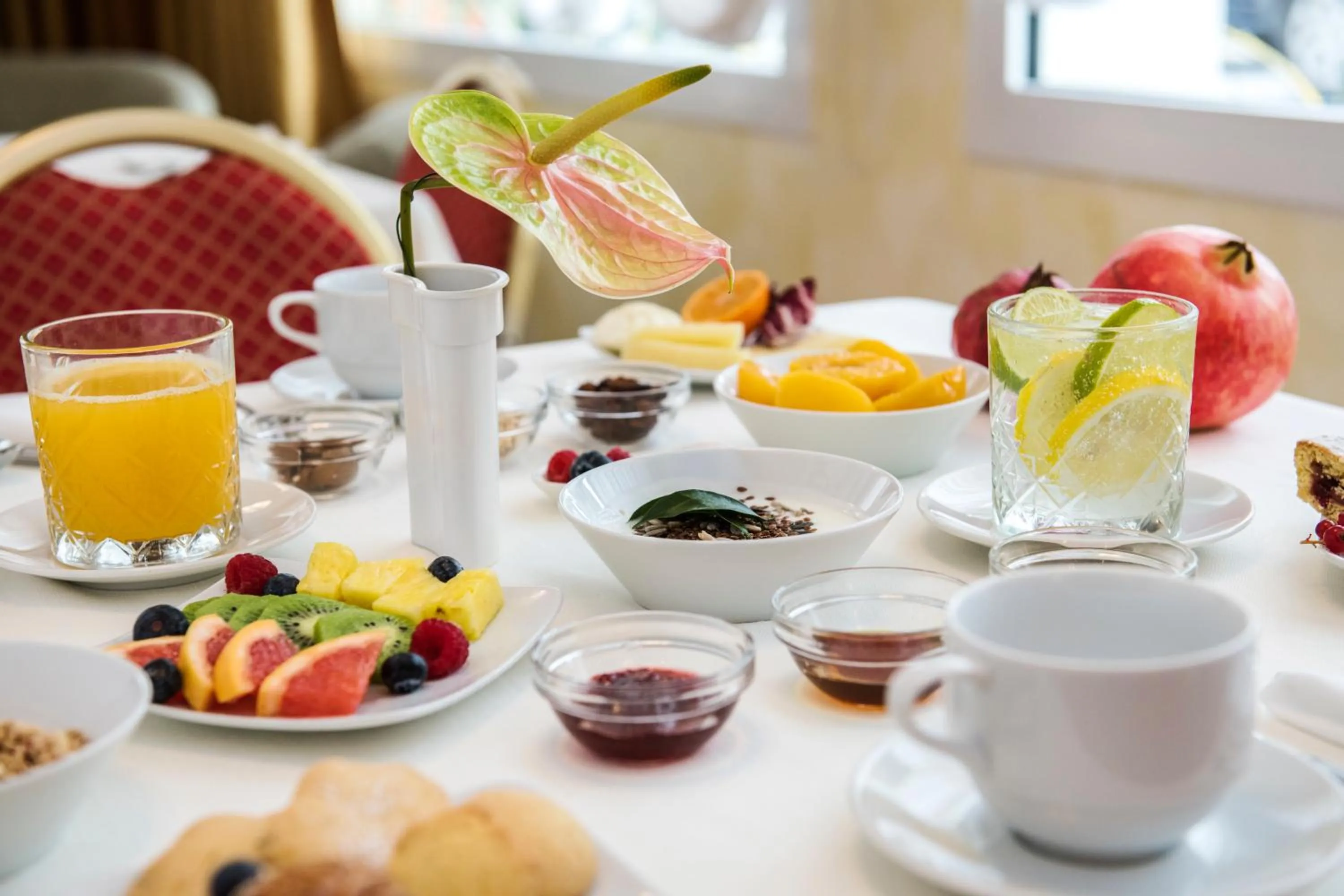 Buffet breakfast in Hotel De Londres