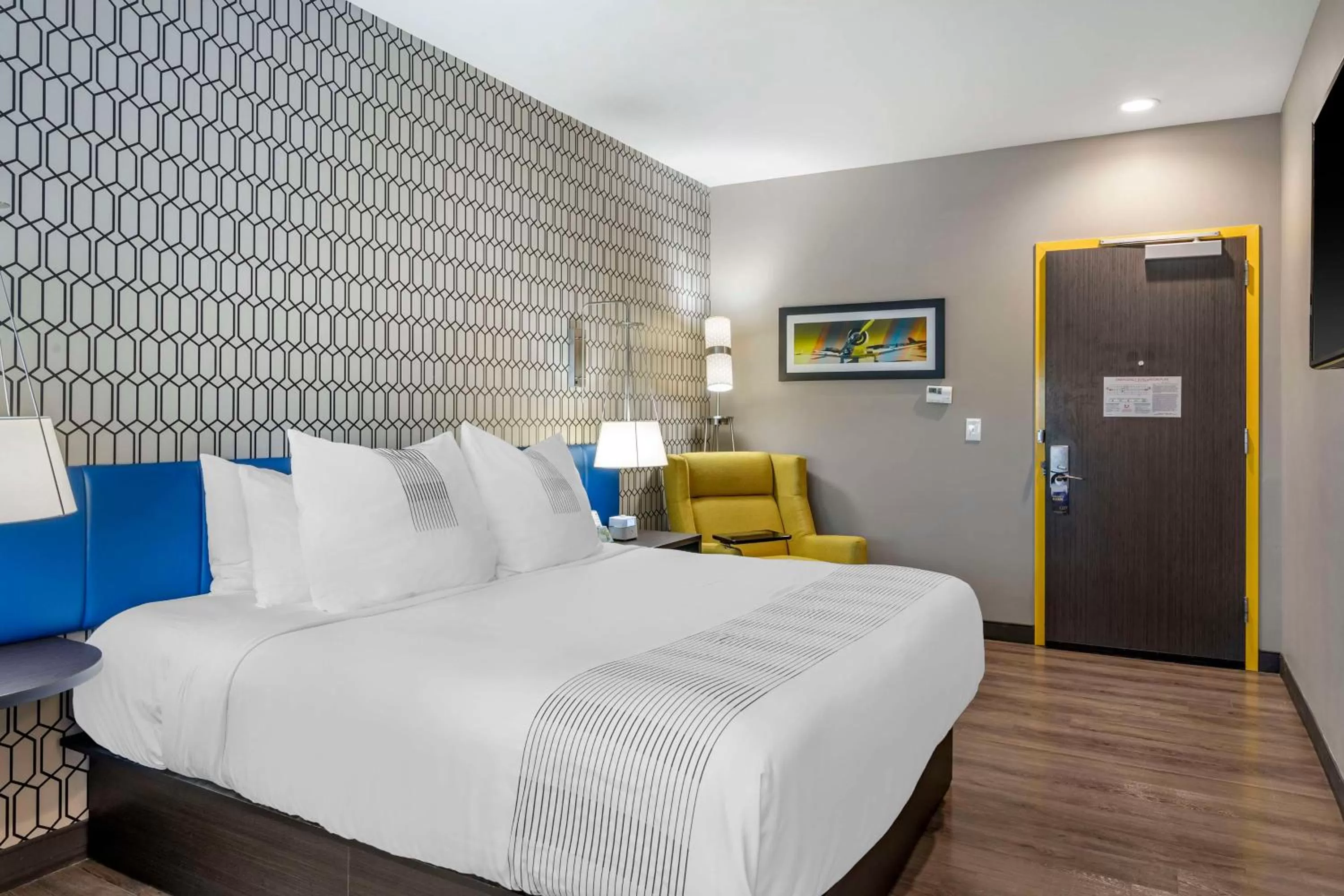 Bedroom, Bed in GLō Best Western Savannah-Gateway I-95