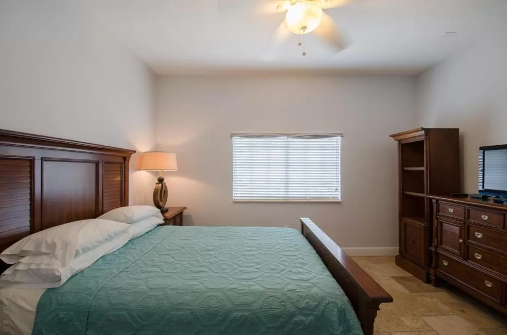 Bed in Vistalmar Beach Resort