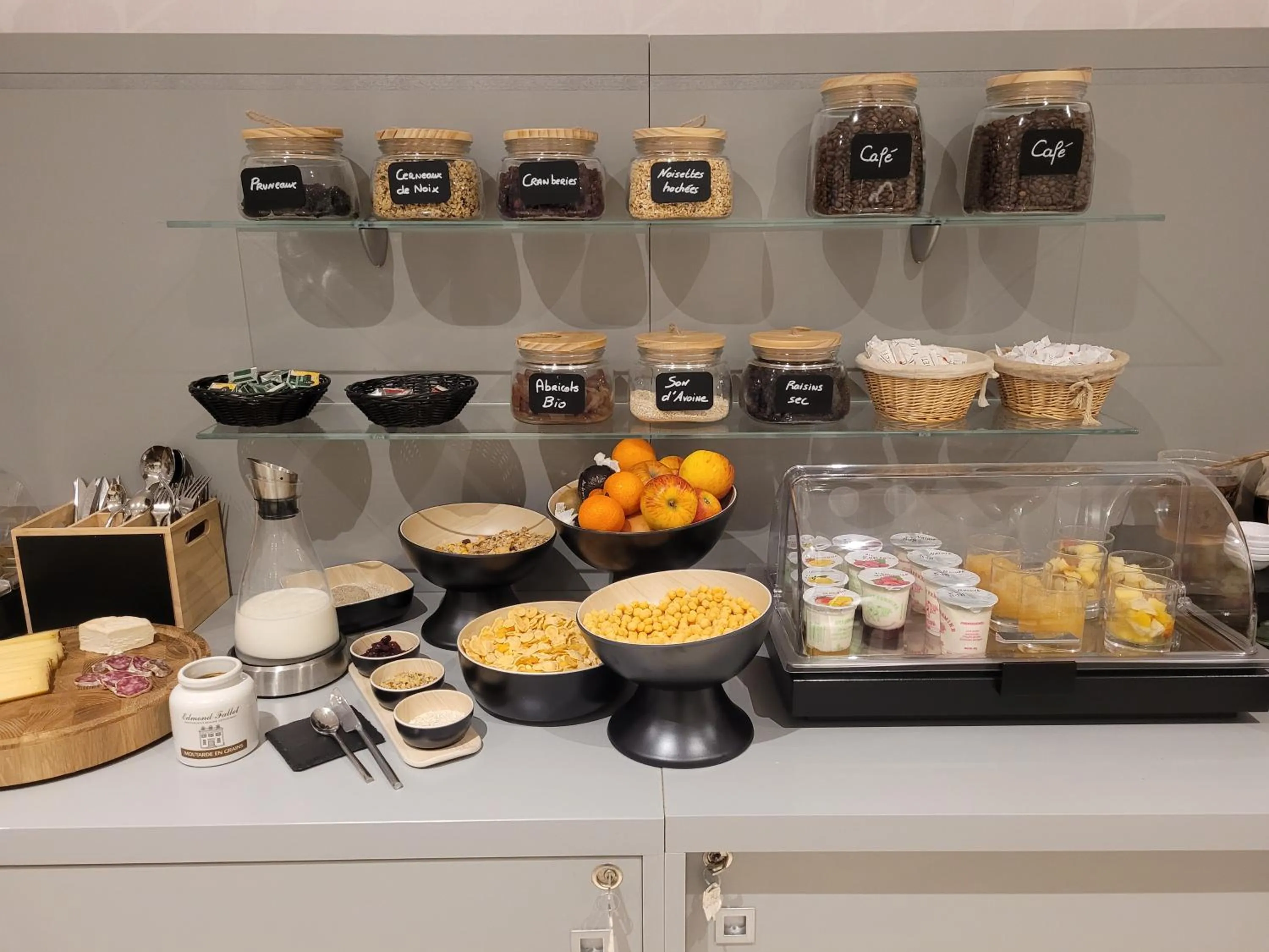 Breakfast in Logis Hôtel Restaurant Le Moulin de la Coudre