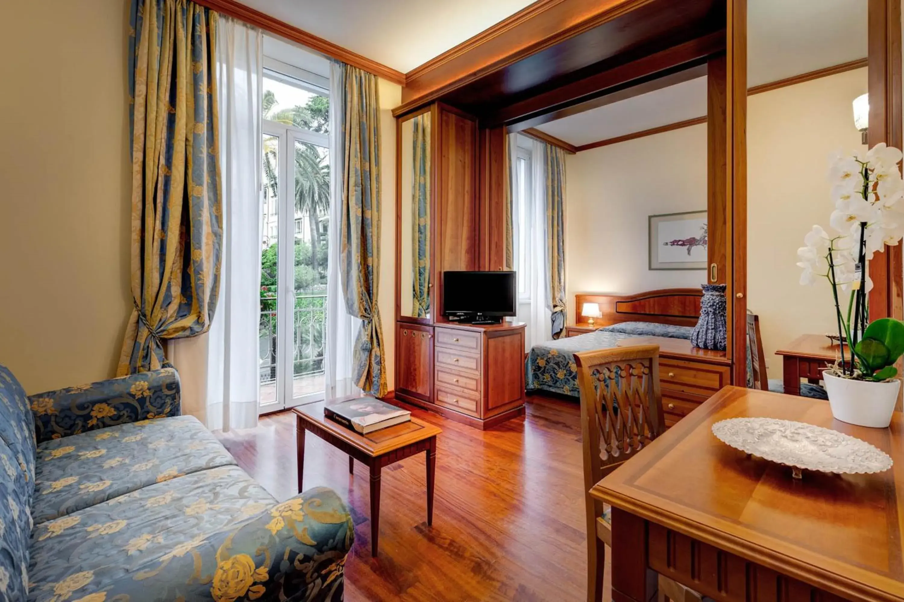 Triple Room in Hotel Continental Triple Room in Hotel Continental