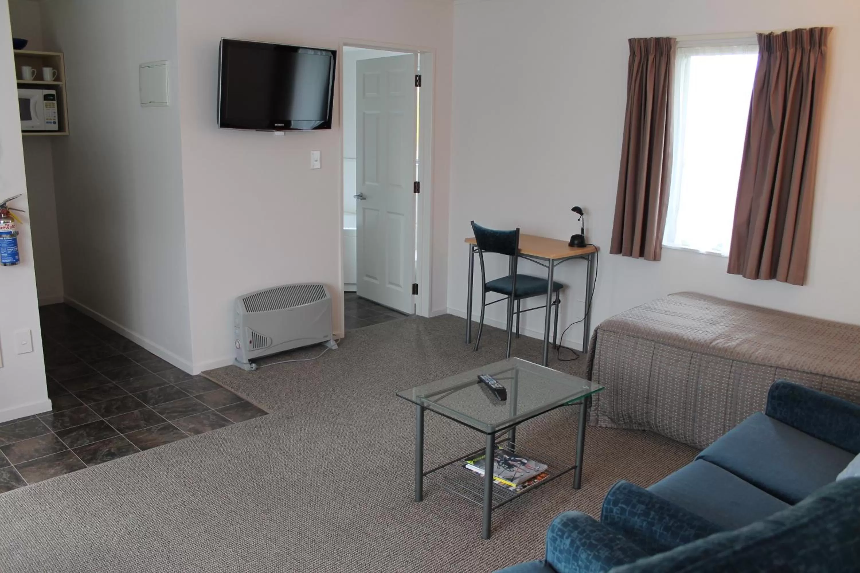 Living room in Riverview Motel