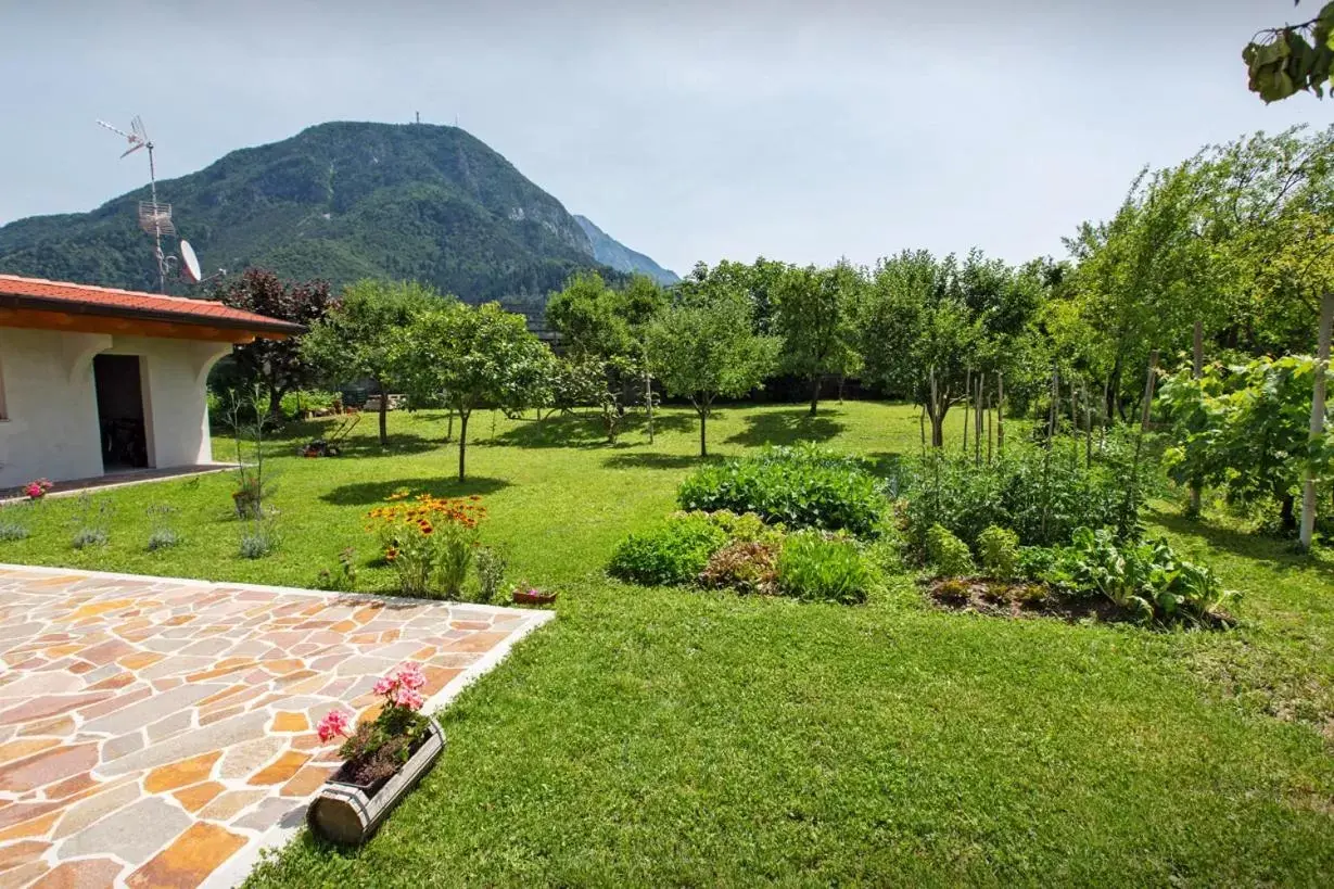 Apartment with Garden View in Albergo Diffuso Tolmezzo Apartment with Garden View in Albergo Diffuso Tolmezzo