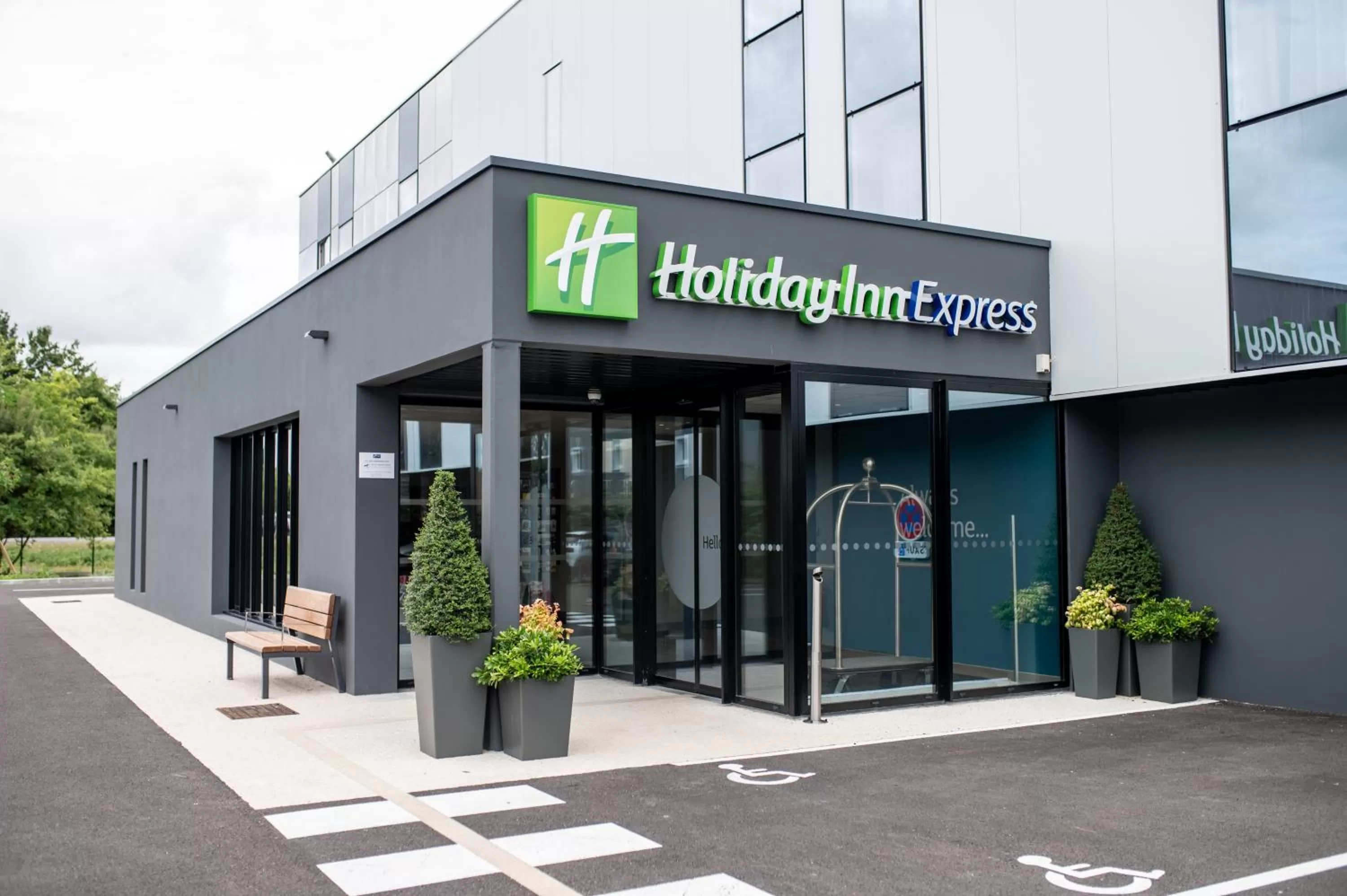 Facade/entrance in Holiday Inn Express - Arcachon - La Teste by IHG
