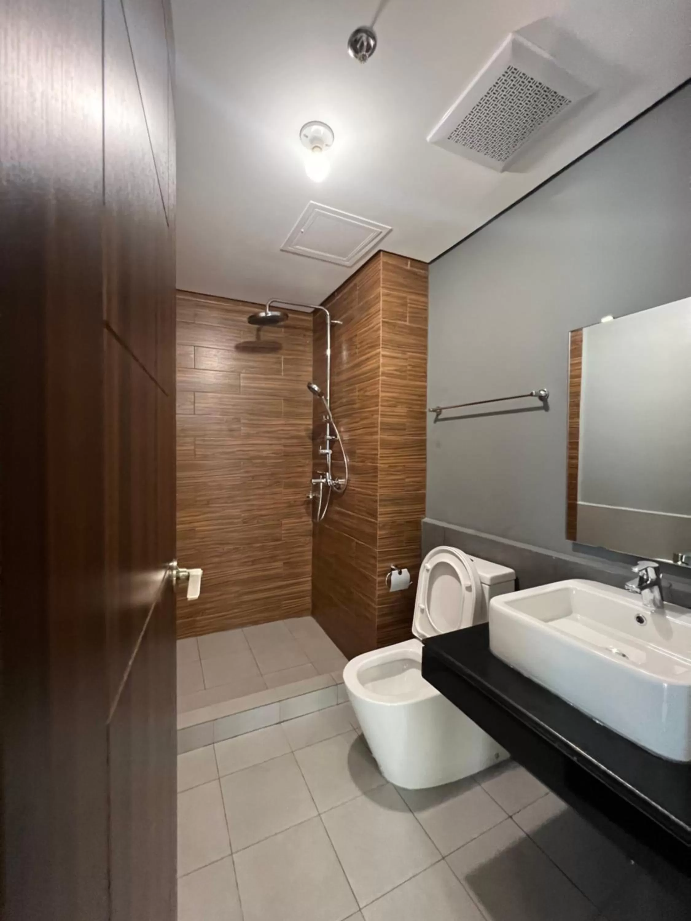 Toilet, Bathroom in Le 10 The Radiance Manila Bay